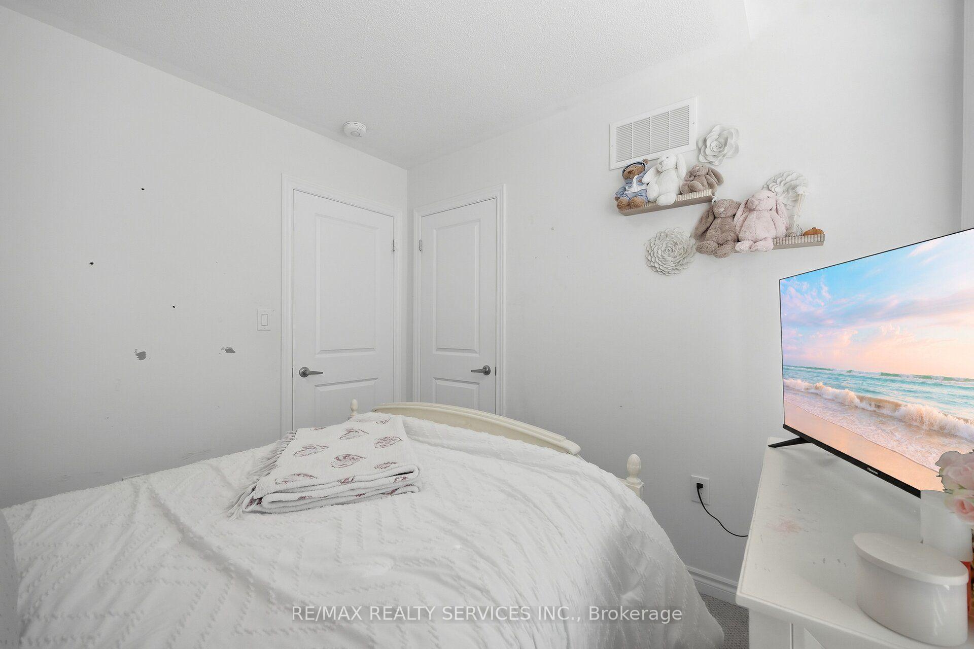 Photo 30 of 274 Carnwith Drive E, Whitby, Brooklin — HOMEH