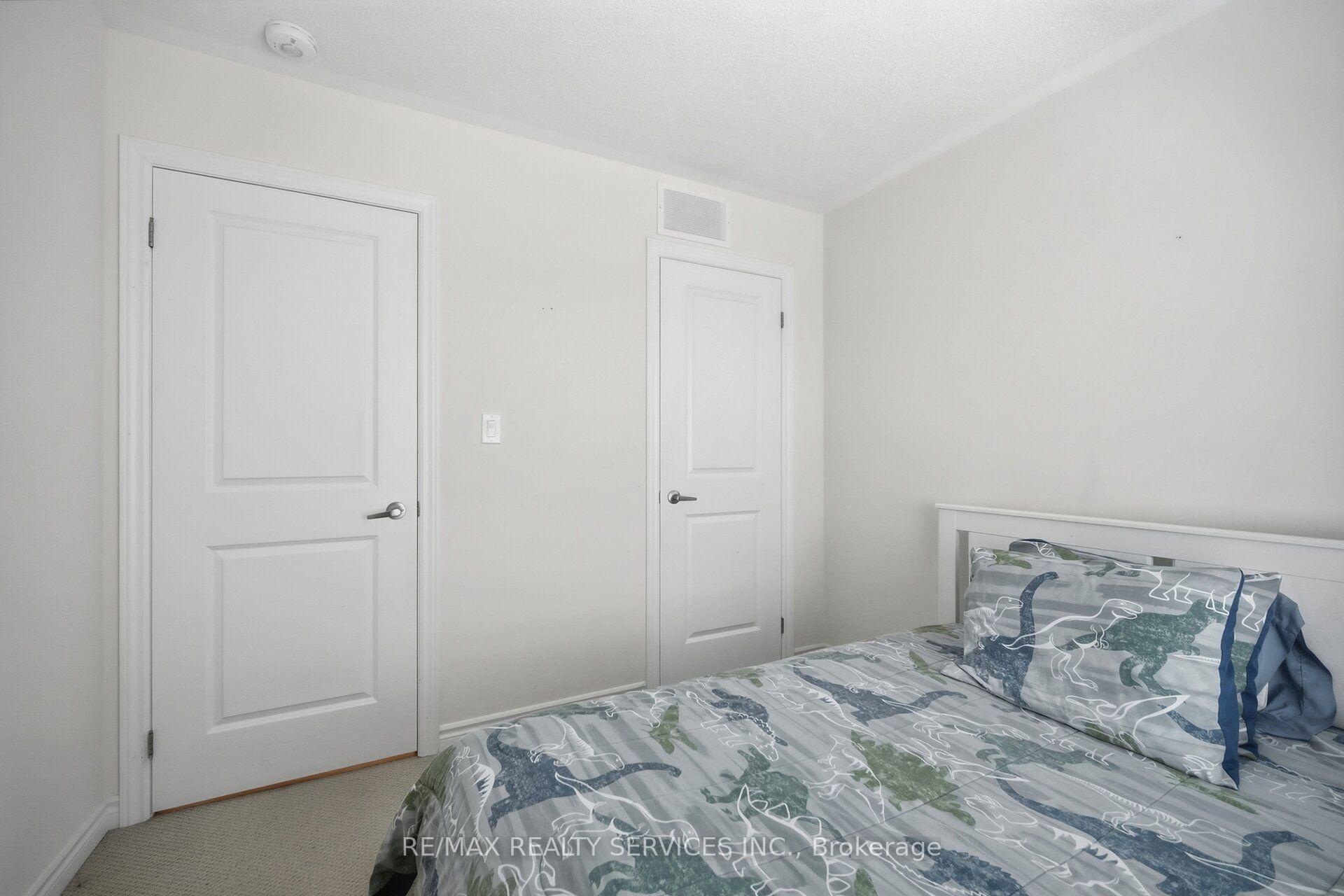 Photo 32 of 274 Carnwith Drive E, Whitby, Brooklin — HOMEH
