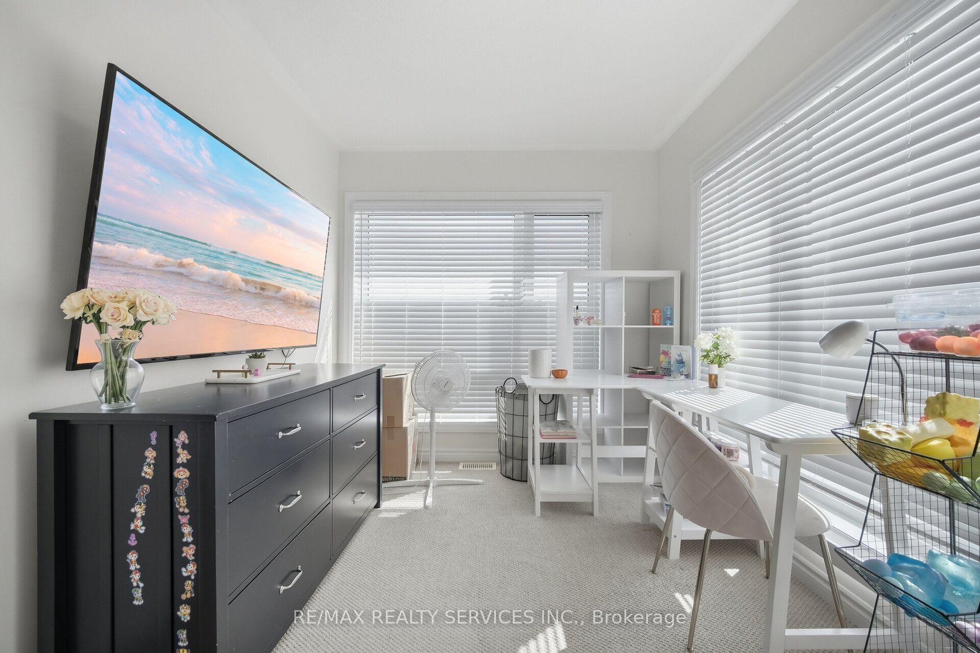 Photo 34 of 274 Carnwith Drive E, Whitby, Brooklin — HOMEH