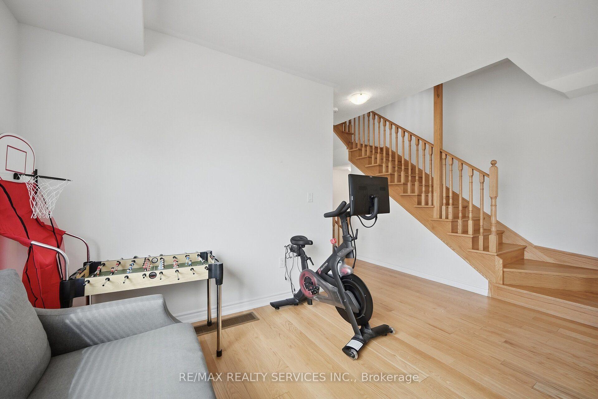 Photo 40 of 274 Carnwith Drive E, Whitby, Brooklin — HOMEH