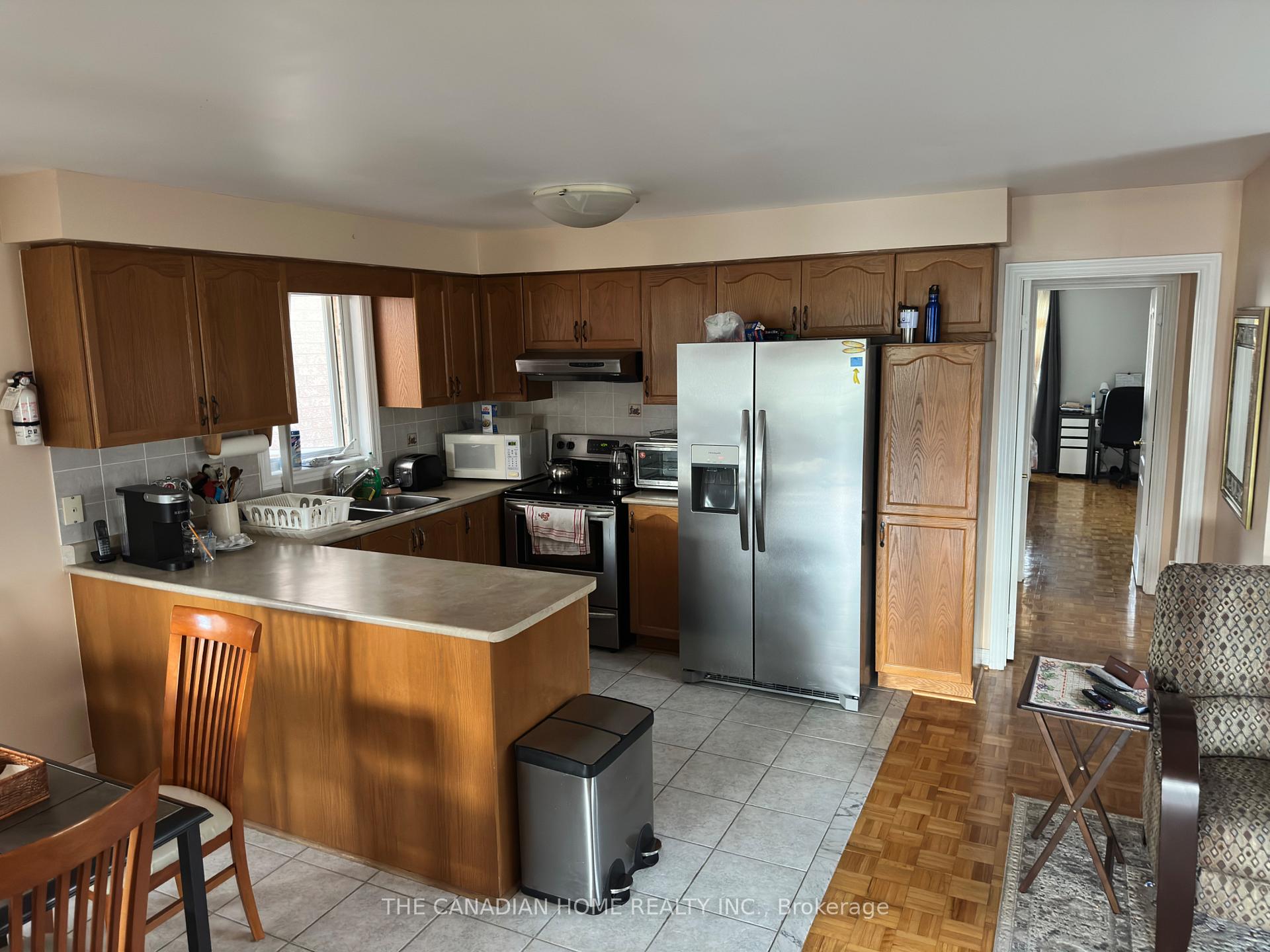 Photo 6 of 131 Colombo Crescent, Vaughan, Maple — HOMEH