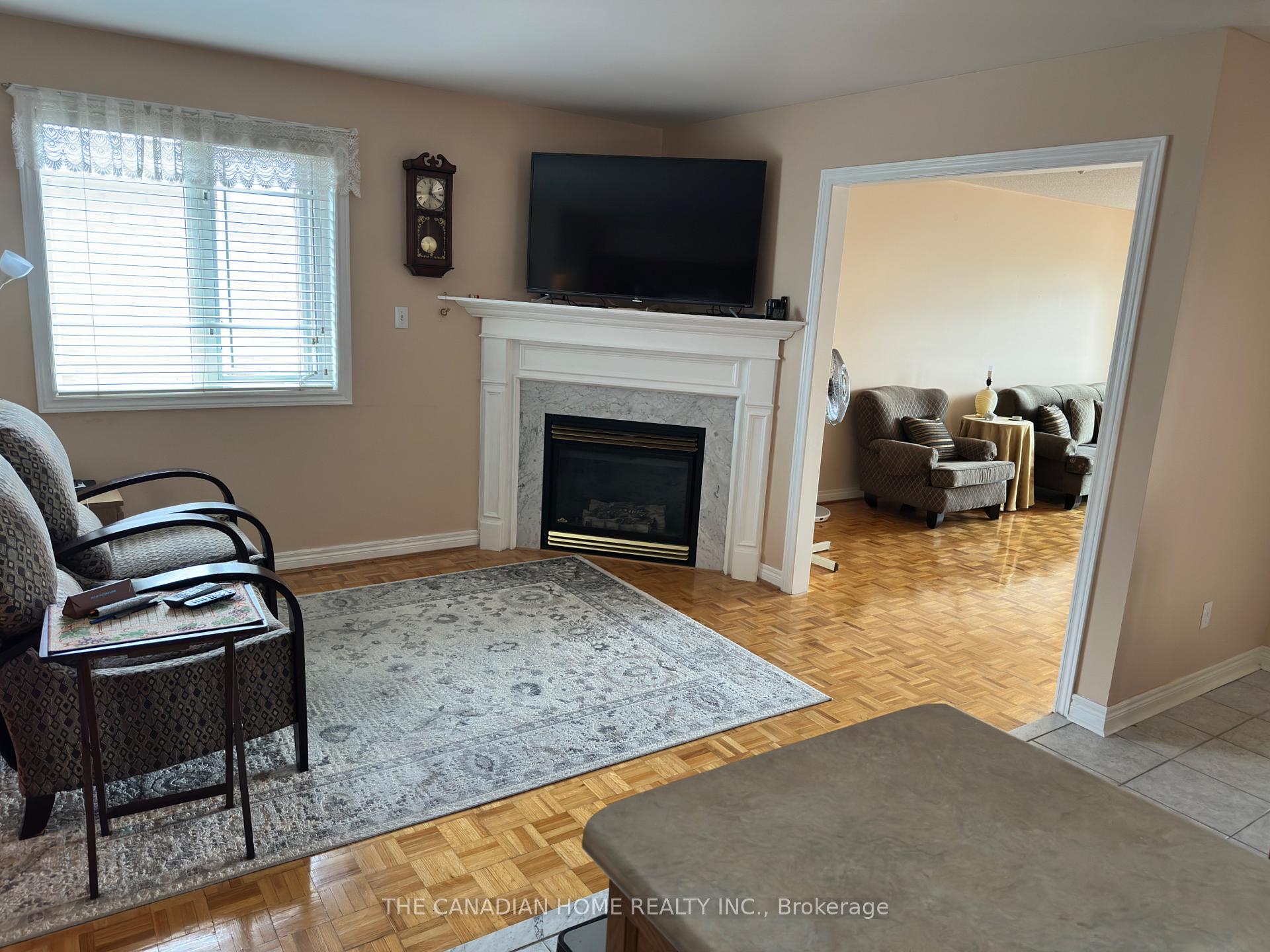 Photo 7 of 131 Colombo Crescent, Vaughan, Maple — HOMEH