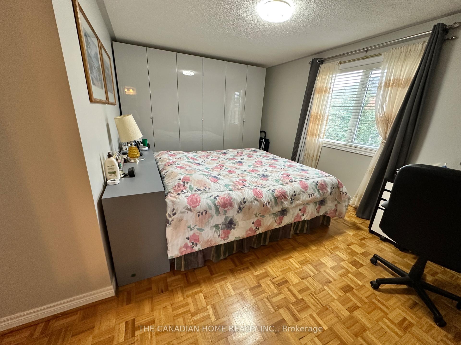 Photo 8 of 131 Colombo Crescent, Vaughan, Maple — HOMEH
