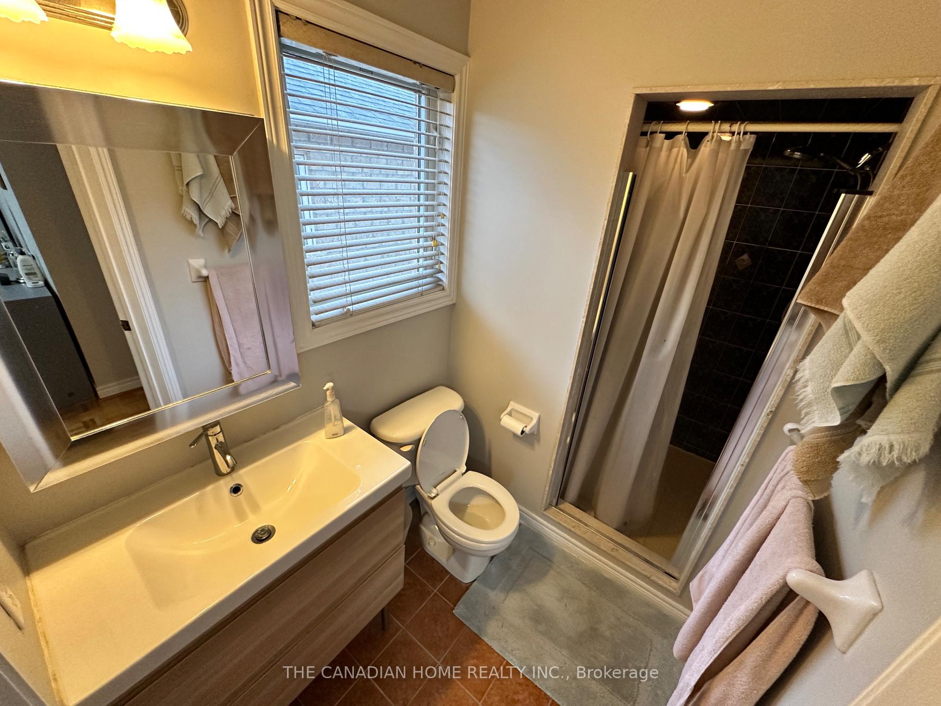 Photo 10 of 131 Colombo Crescent, Vaughan, Maple — HOMEH