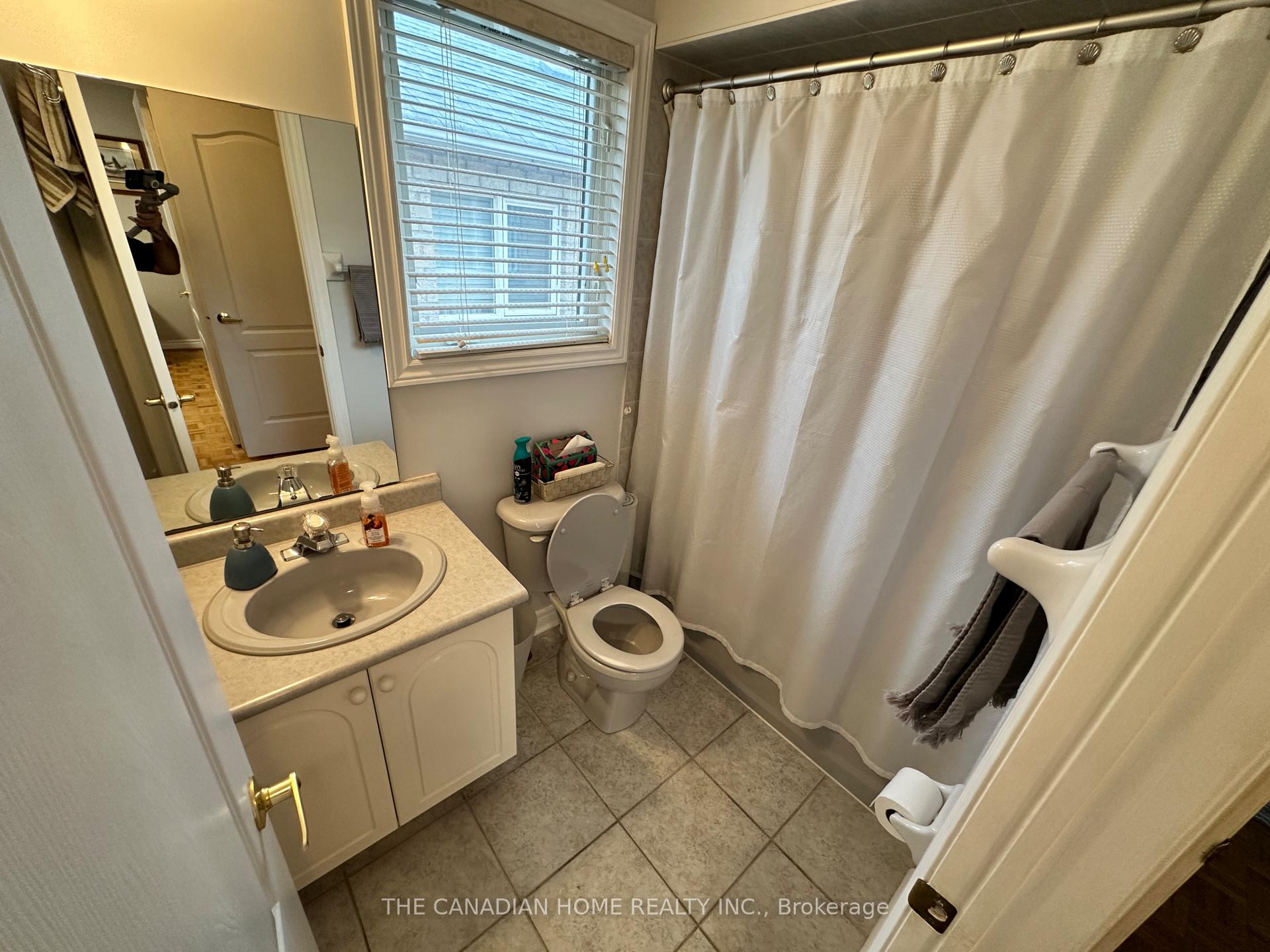 Photo 13 of 131 Colombo Crescent, Vaughan, Maple — HOMEH
