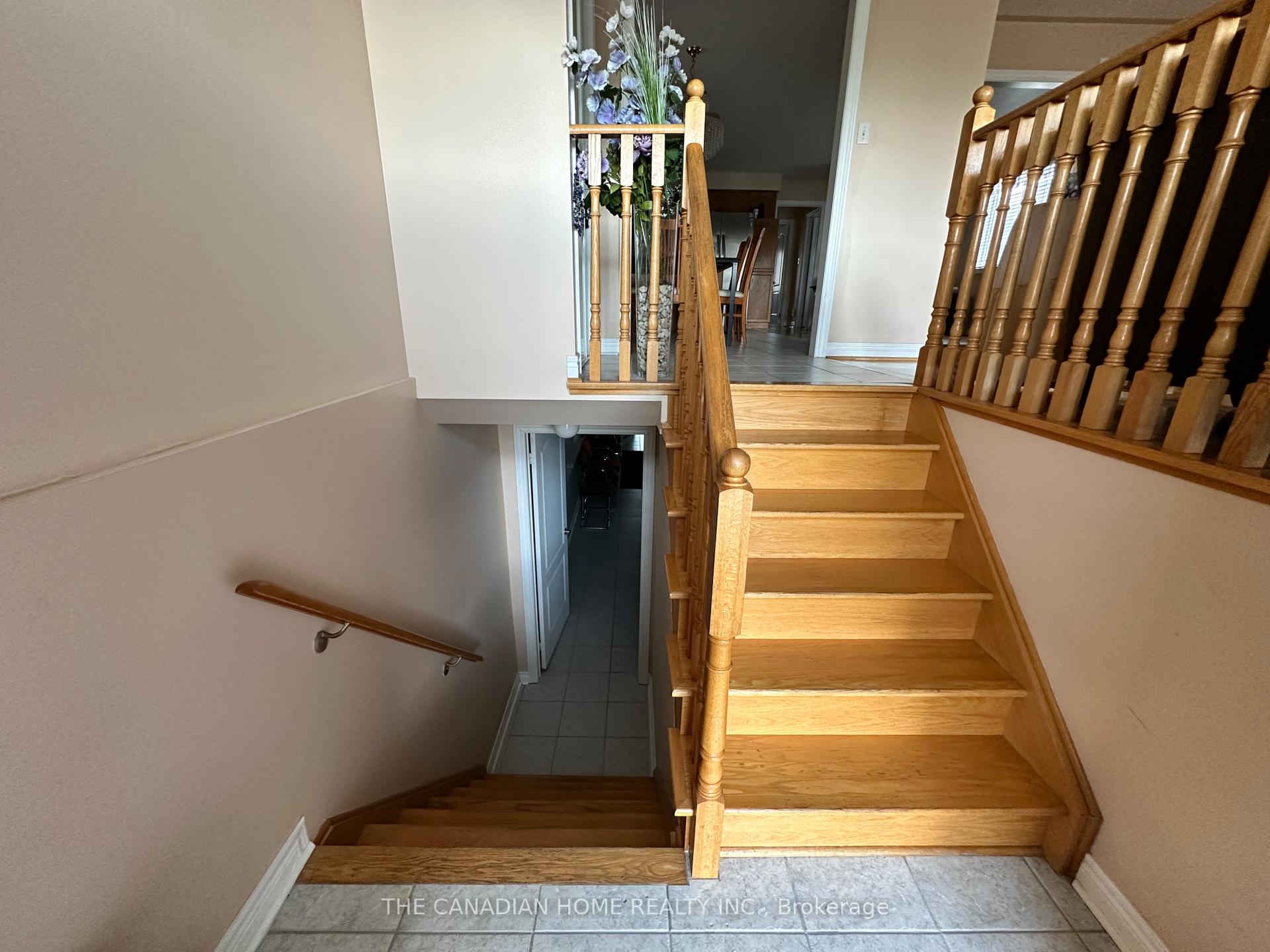 Photo 14 of 131 Colombo Crescent, Vaughan, Maple — HOMEH