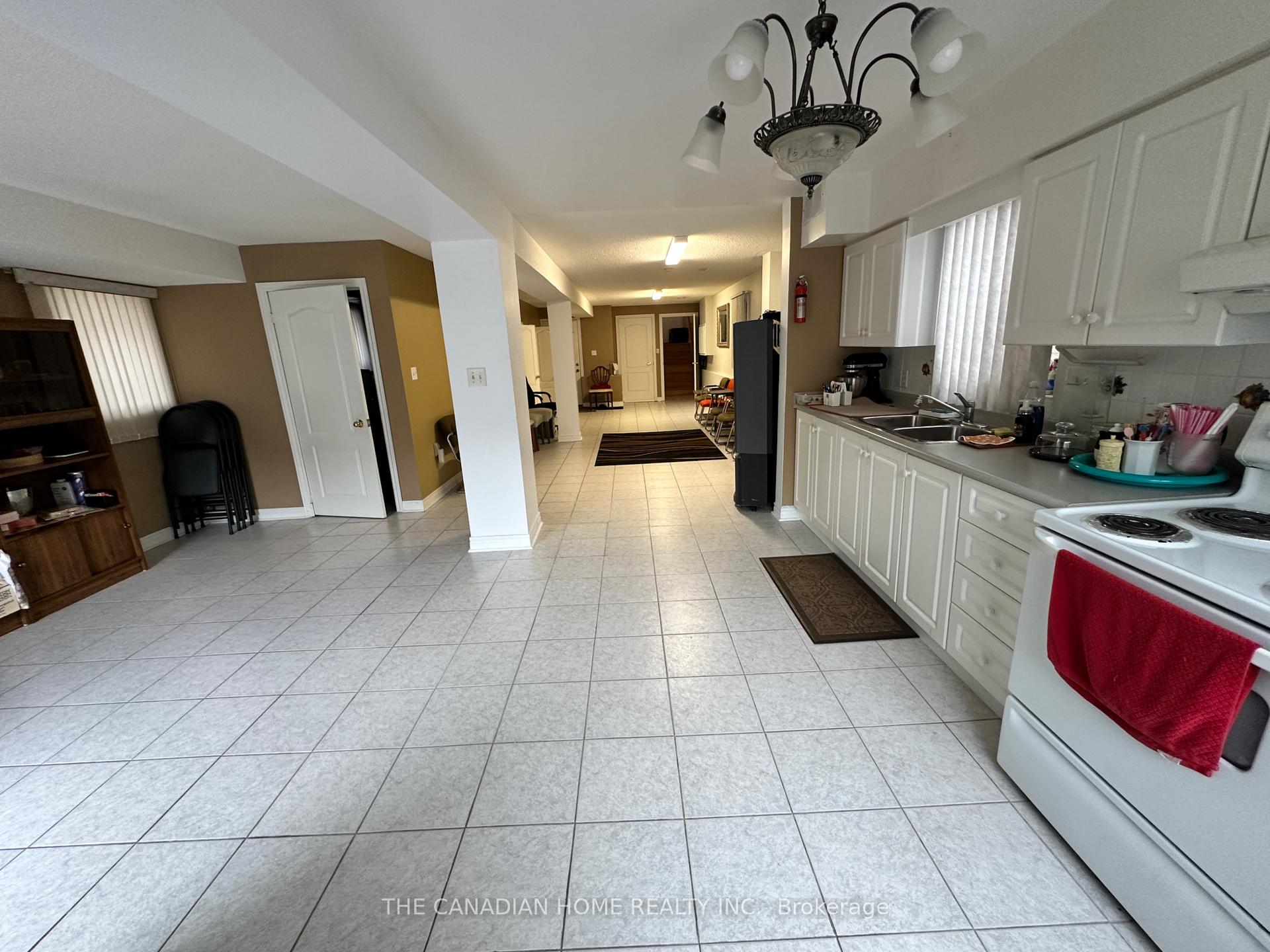 Photo 15 of 131 Colombo Crescent, Vaughan, Maple — HOMEH