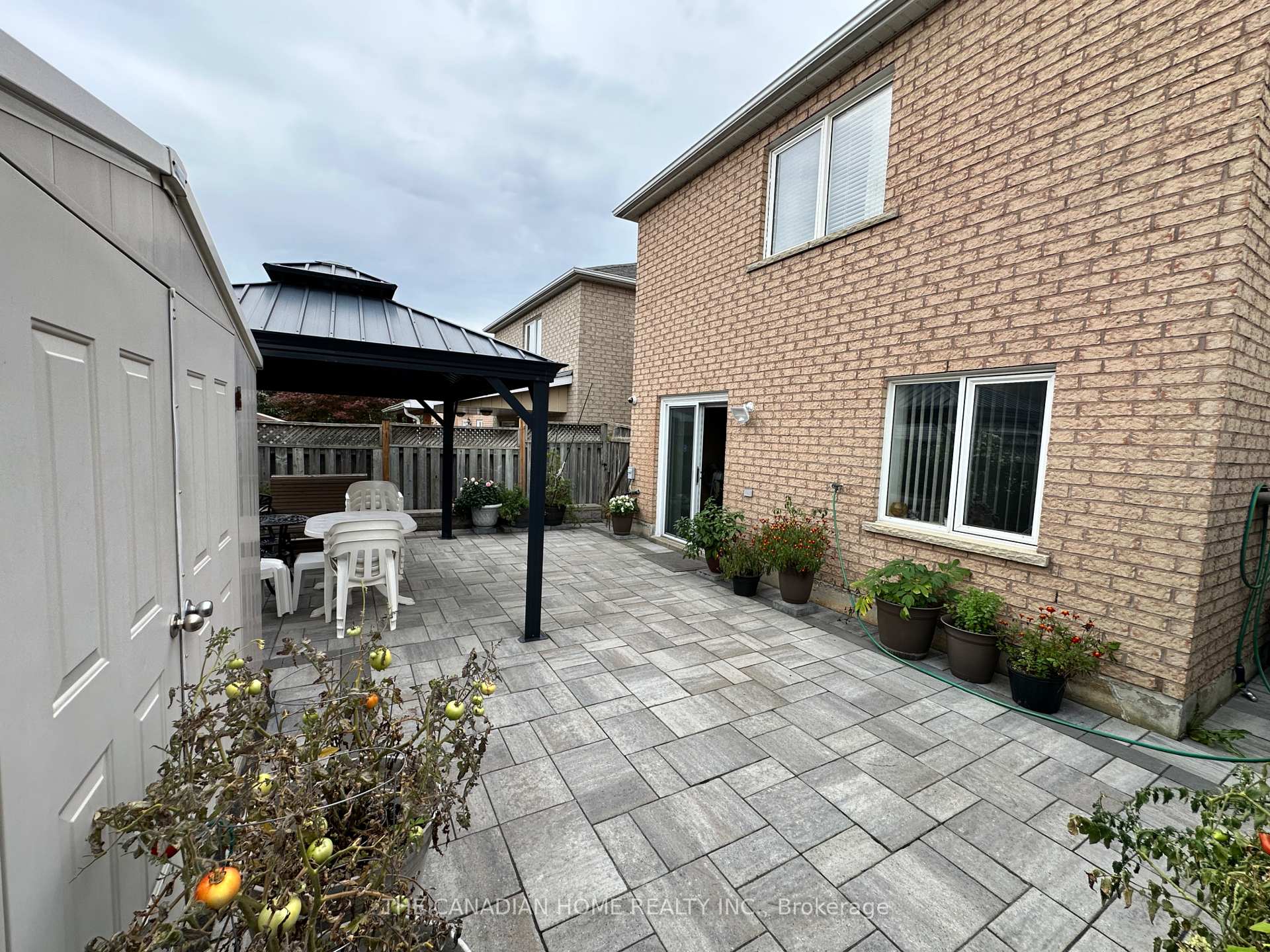 Photo 19 of 131 Colombo Crescent, Vaughan, Maple — HOMEH