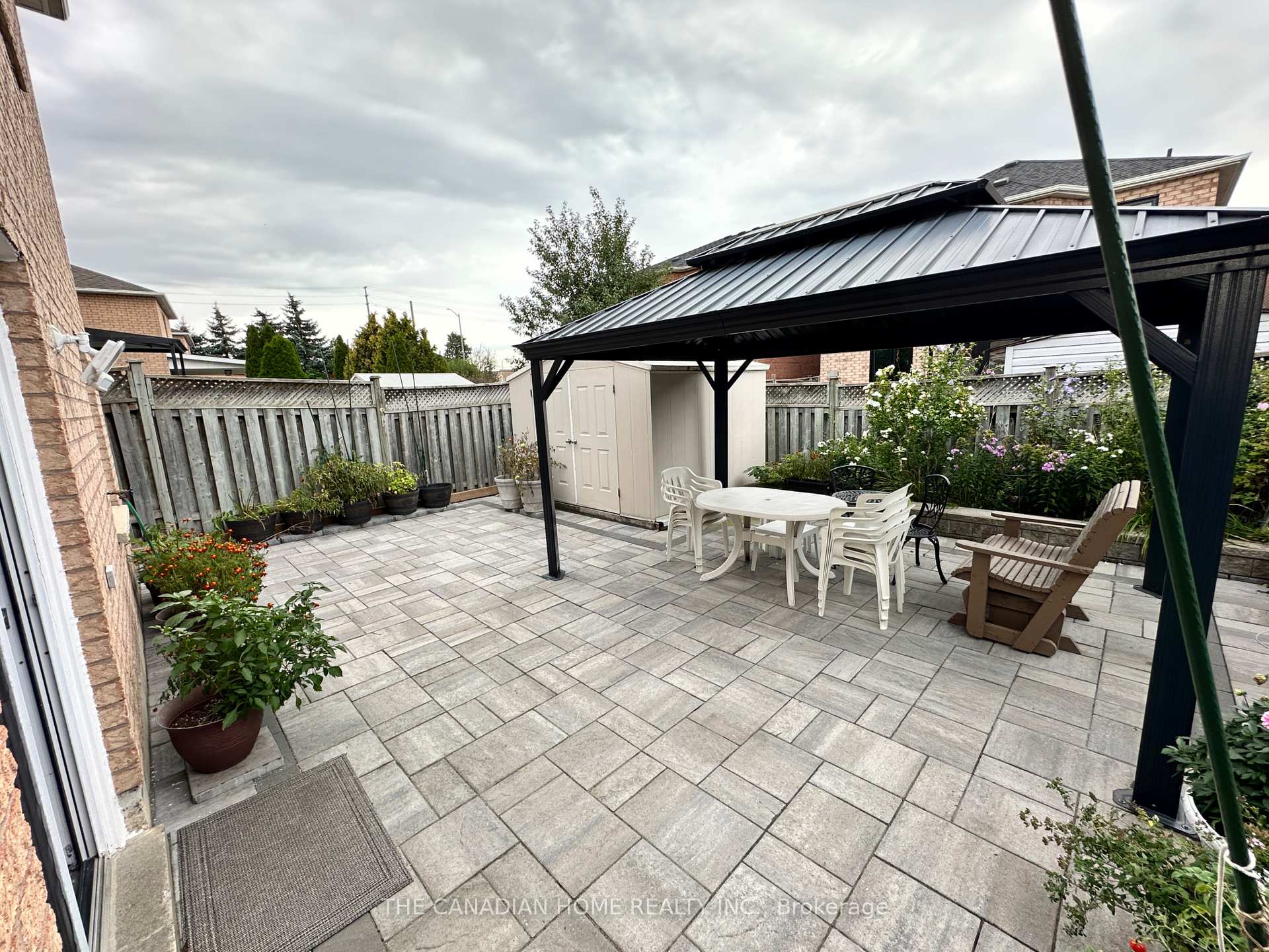 Photo 20 of 131 Colombo Crescent, Vaughan, Maple — HOMEH