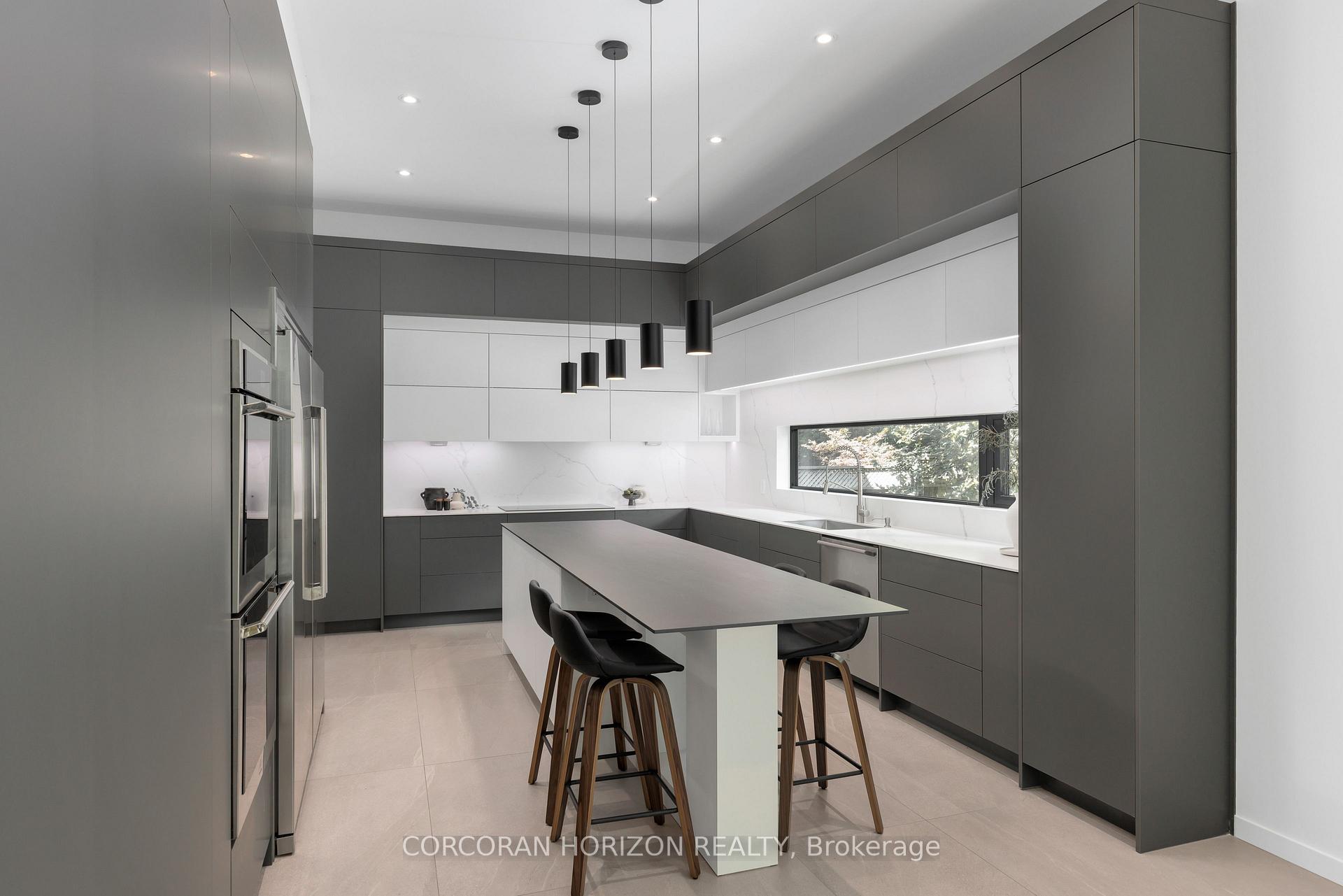 Photo 4 of 1277 Hillview Crescent, Oakville, Falgarwood — HOMEH