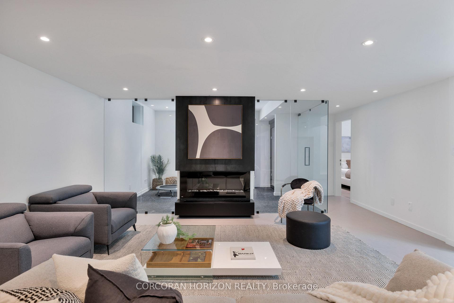 Photo 5 of 1277 Hillview Crescent, Oakville, Falgarwood — HOMEH