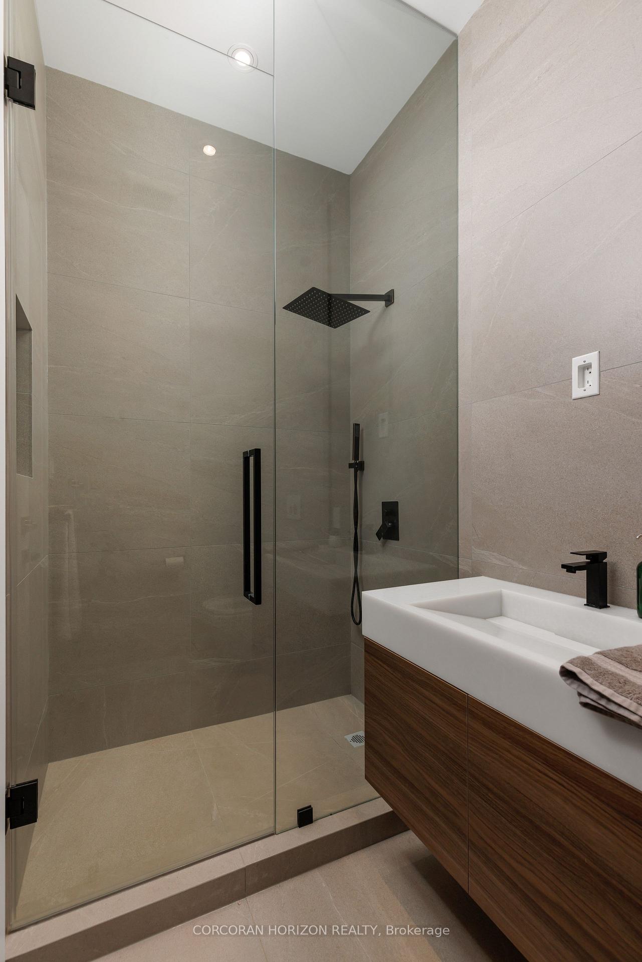 Photo 23 of 1277 Hillview Crescent, Oakville, Falgarwood — HOMEH