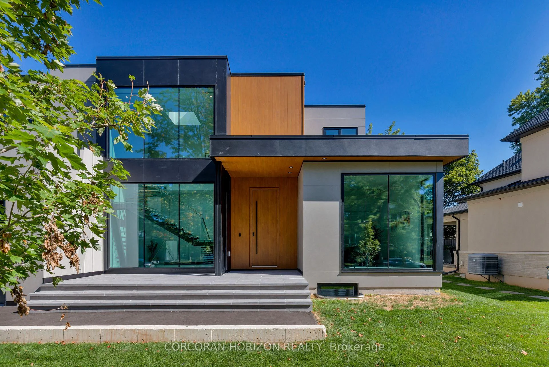 Photo 3 of 1277 Hillview Crescent, Oakville, Falgarwood — HOMEH