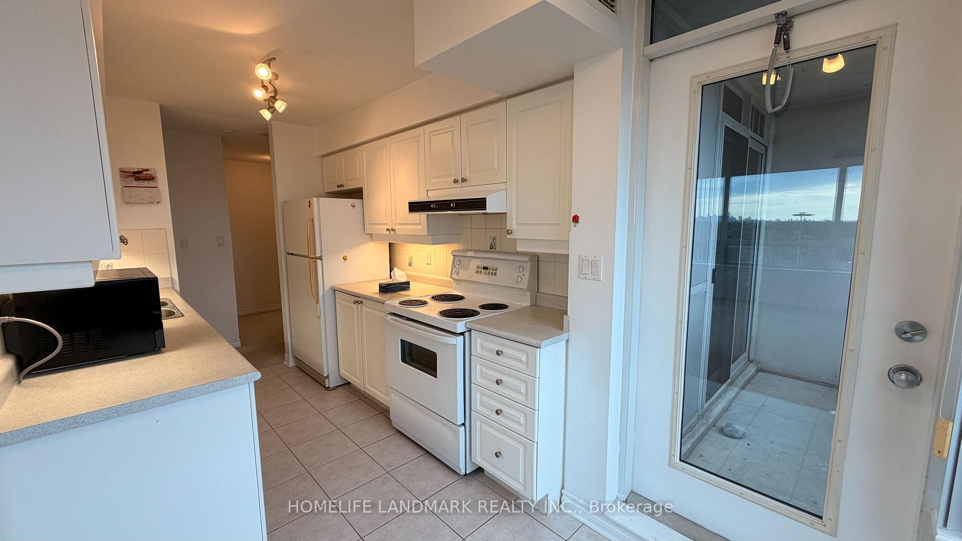 Photo 9 of Unit 908, 3 Rean Drive, North York, Bayview Village — HOMEH