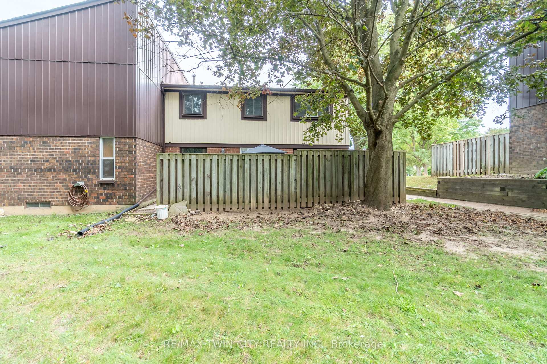 Photo 2 of Unit 121, 45 Marksam Road, Guelph, Willow West/Sugarbush/West Acres — HOMEH