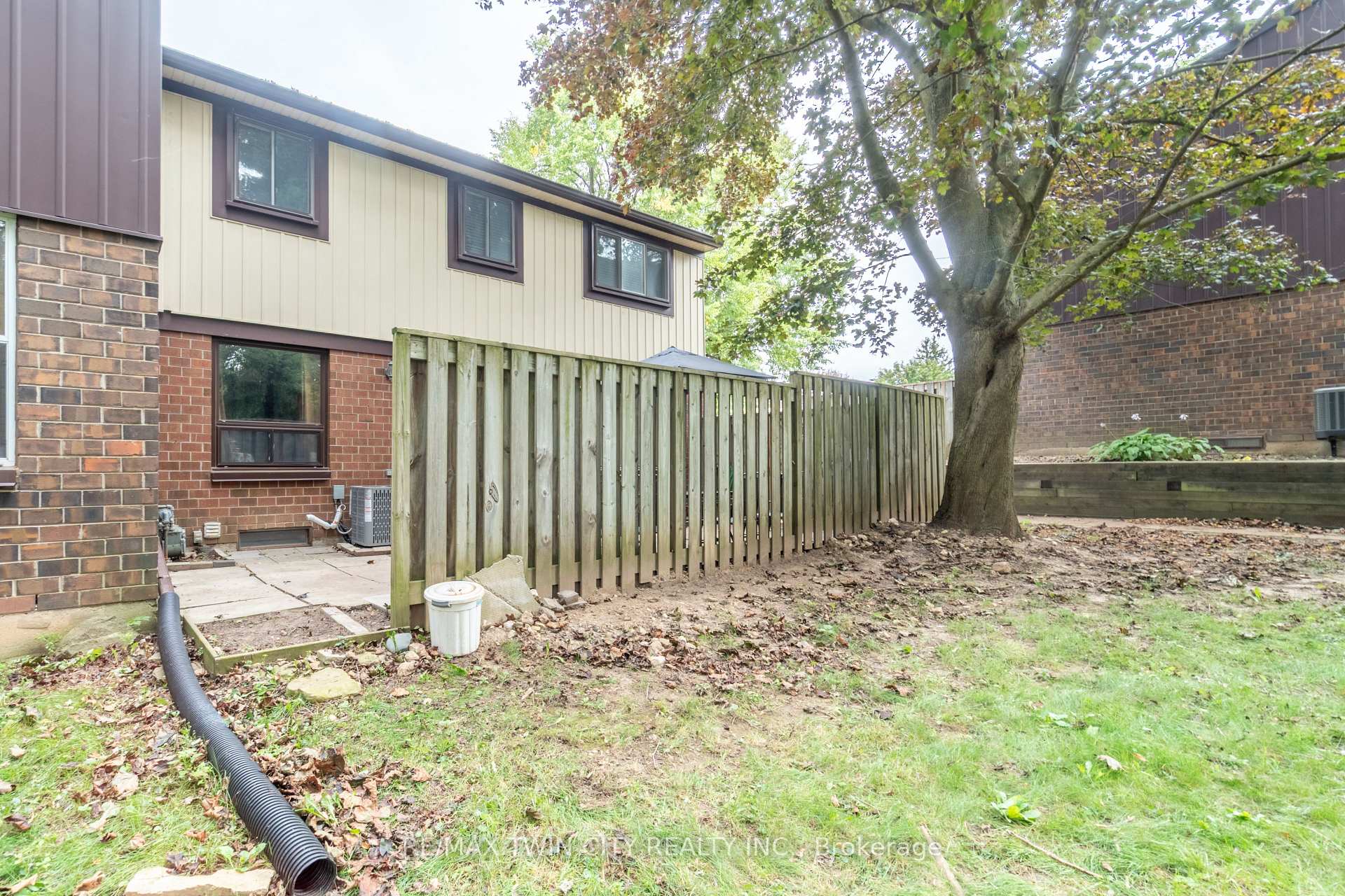 Photo 3 of Unit 121, 45 Marksam Road, Guelph, Willow West/Sugarbush/West Acres — HOMEH