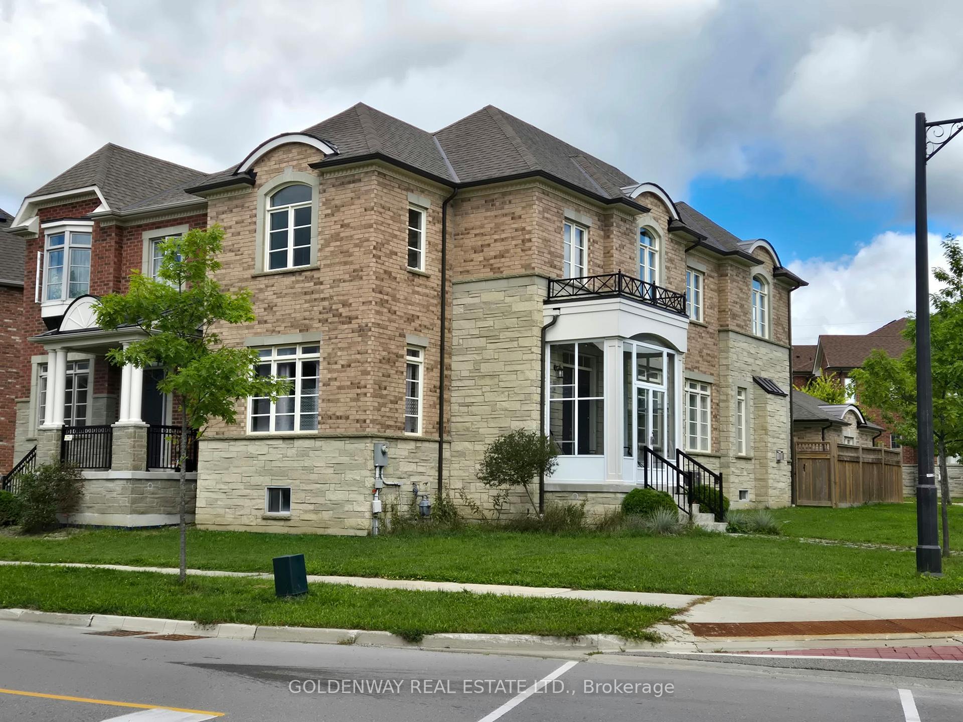 Photo 2 of 188 Paradelle Drive, Richmond Hill, Oak Ridges Lake Wilcox — HOMEH