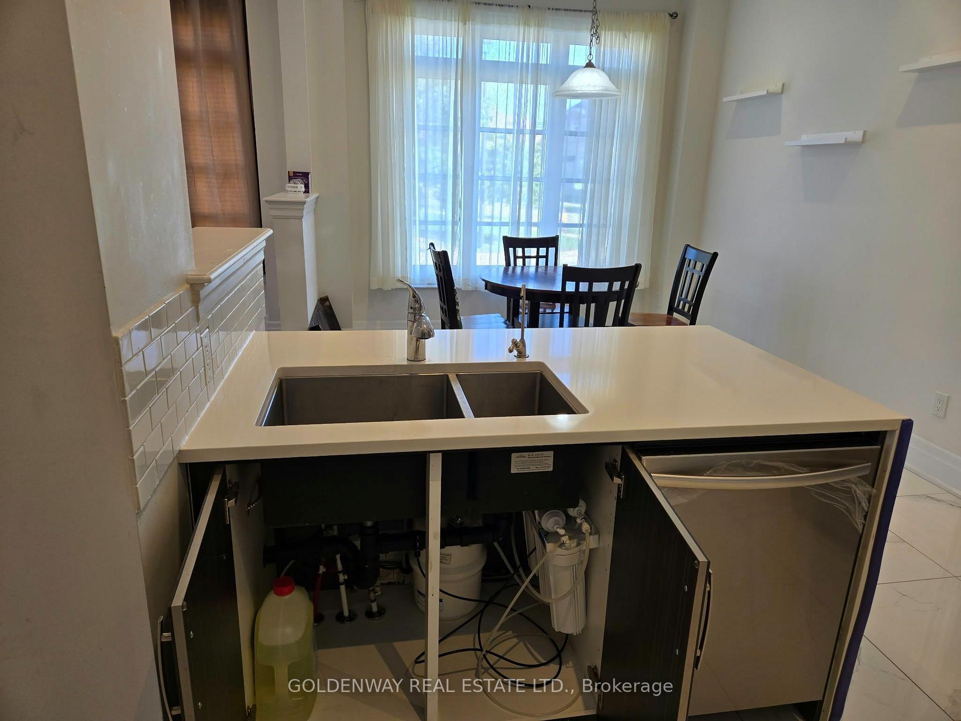 Photo 8 of 188 Paradelle Drive, Richmond Hill, Oak Ridges Lake Wilcox — HOMEH