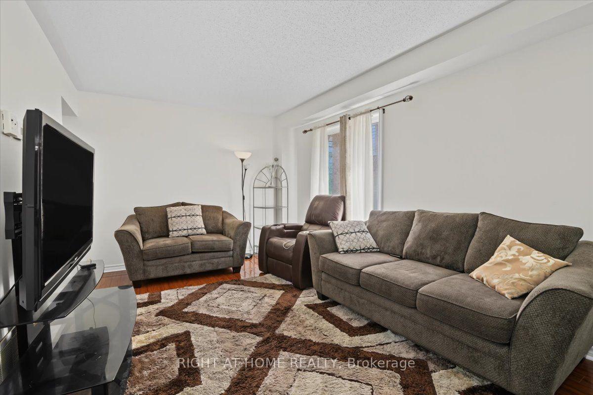 Photo 7 of 1350 Wadebridge Crescent, Oshawa, Eastdale — HOMEH