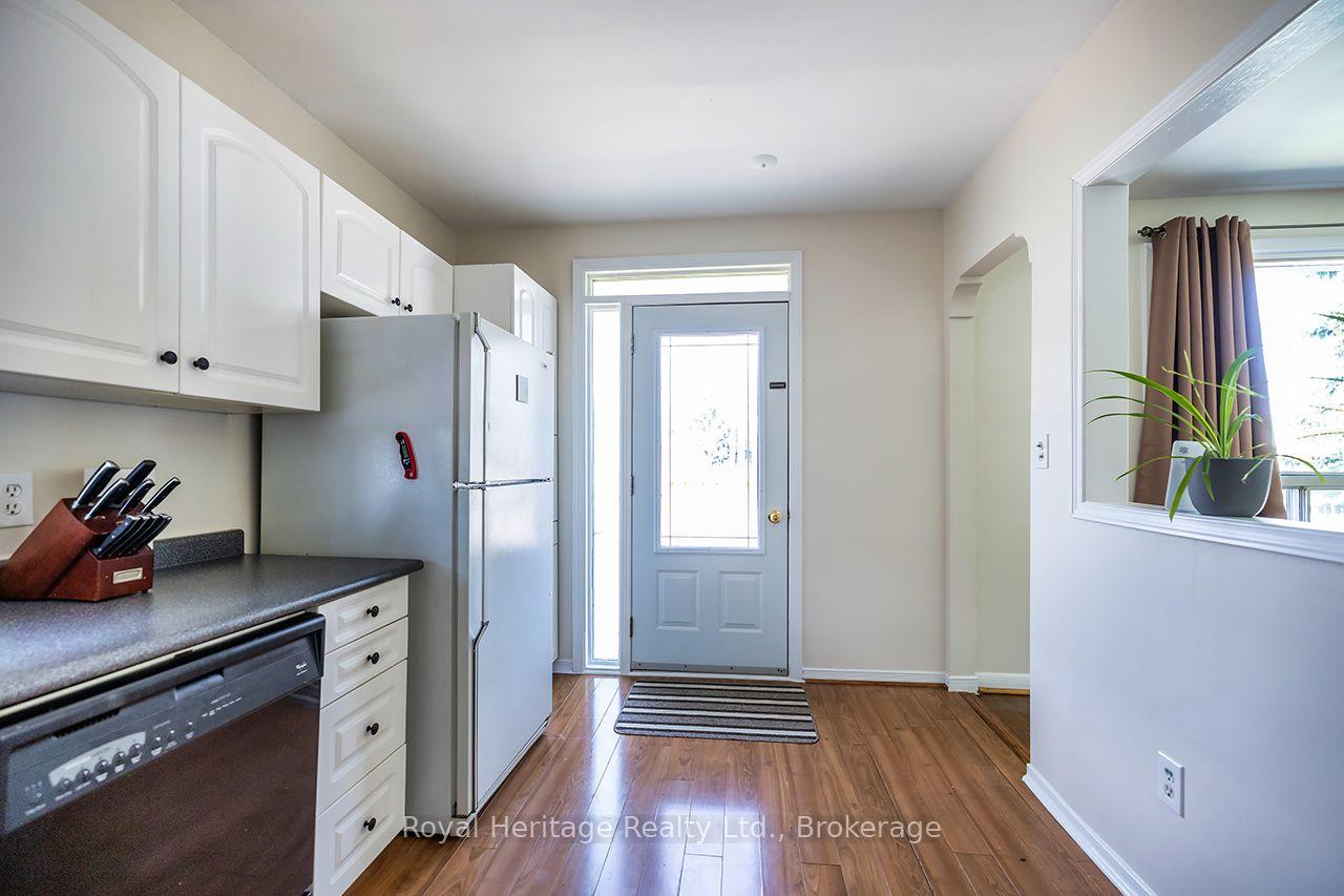 Photo 7 of 42 Thorncroft Crescent, Ajax, South East — HOMEH