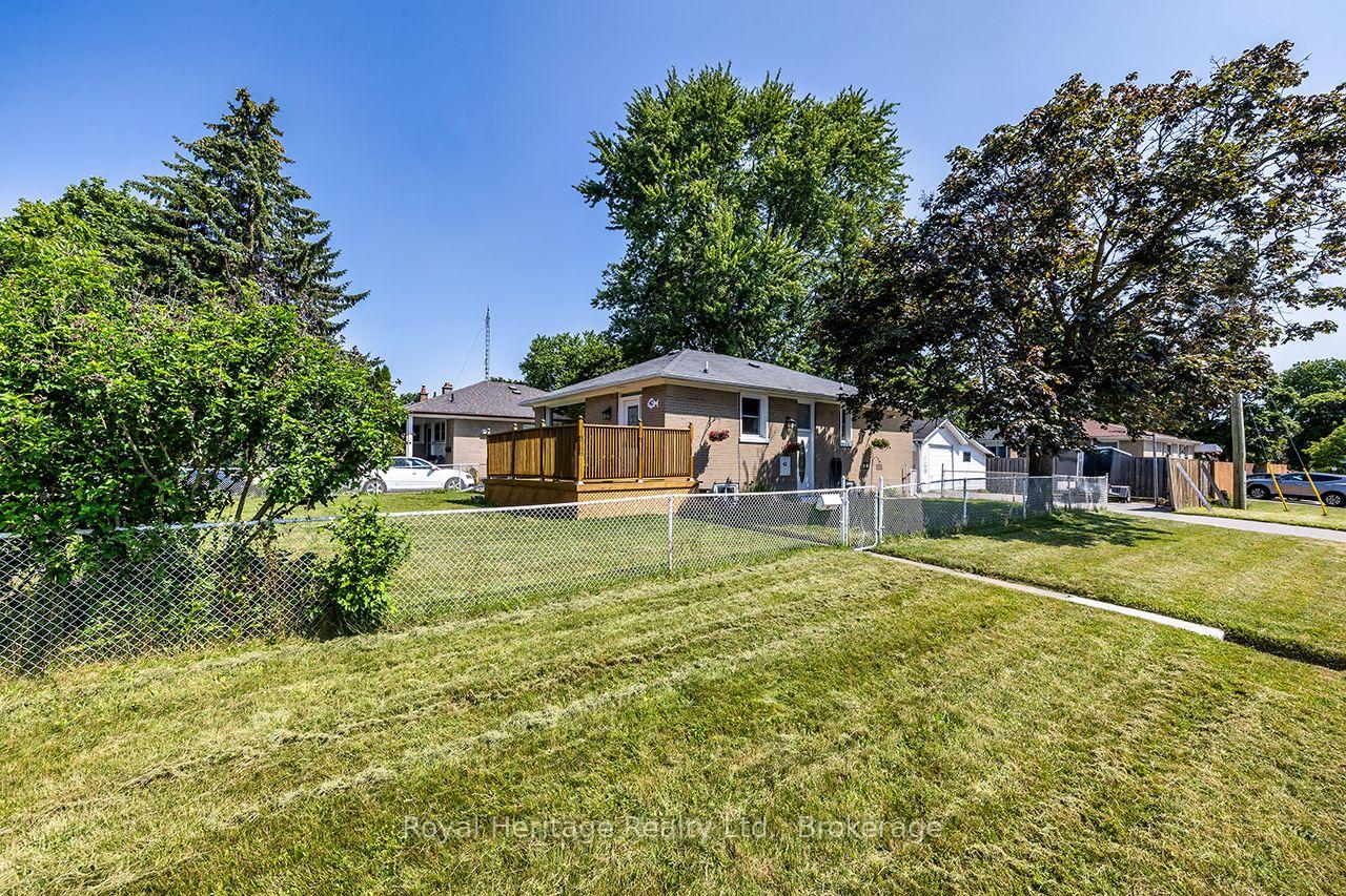 Photo 8 of 42 Thorncroft Crescent, Ajax, South East — HOMEH