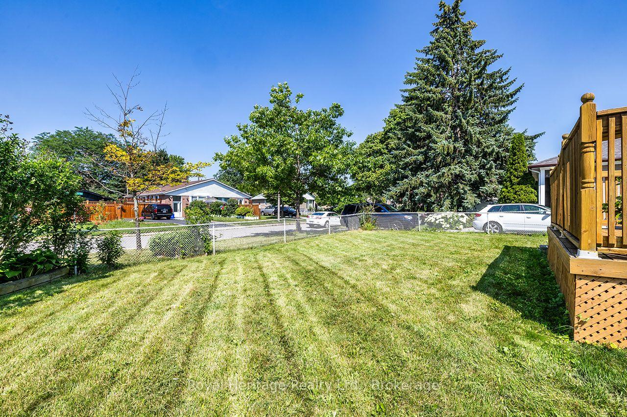 Photo 9 of 42 Thorncroft Crescent, Ajax, South East — HOMEH
