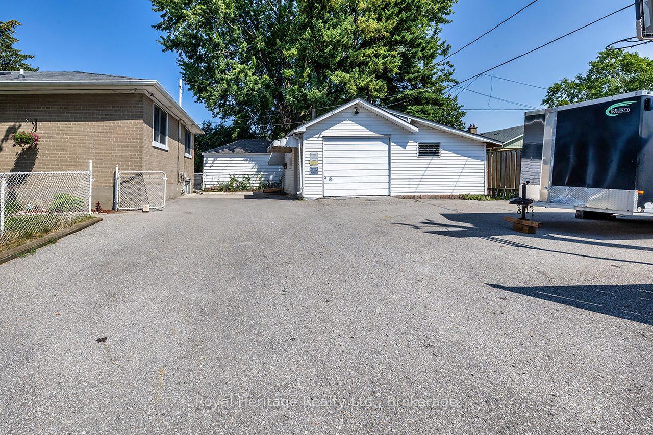 Photo 10 of 42 Thorncroft Crescent, Ajax, South East — HOMEH