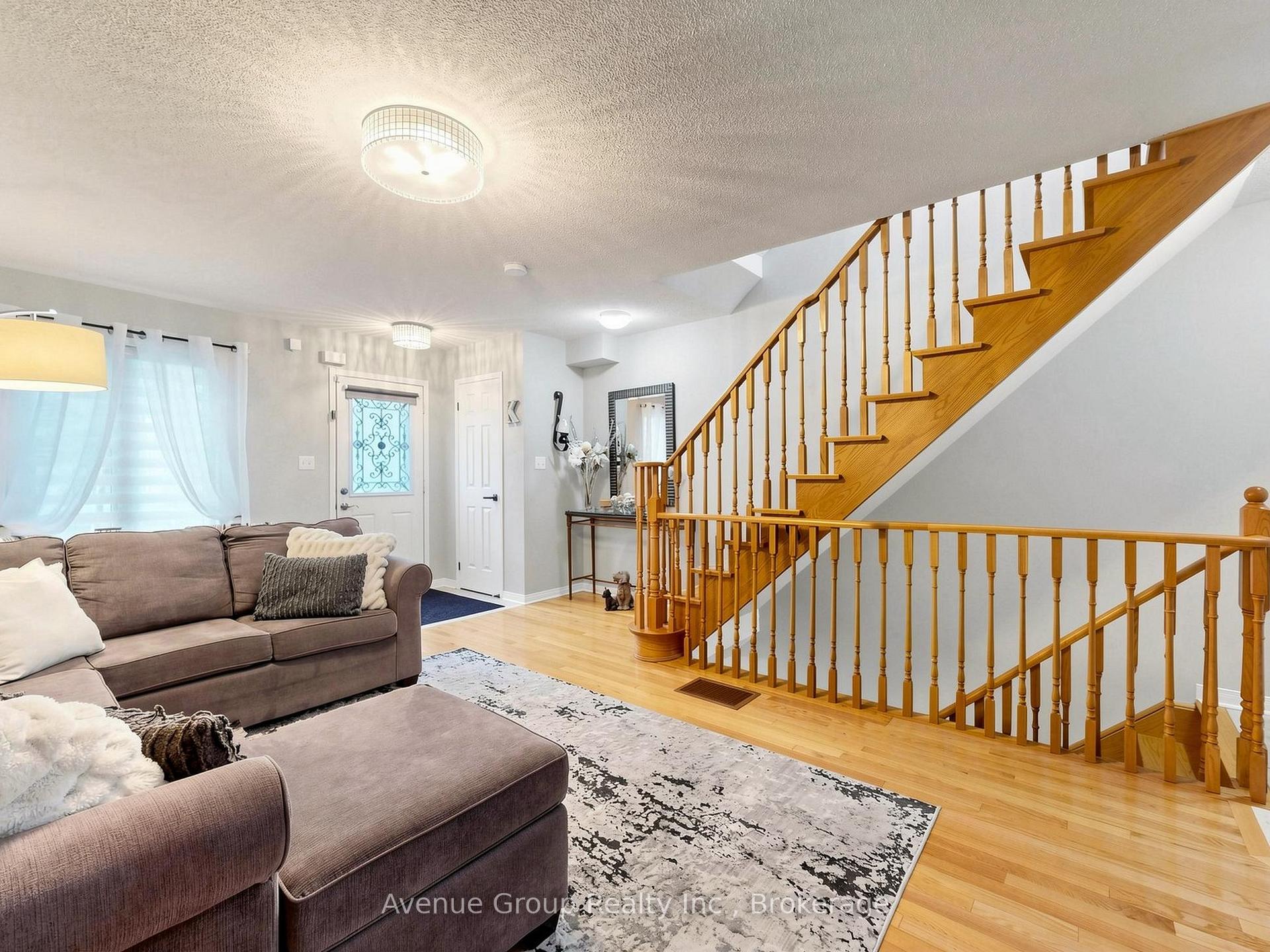 Photo 6 of 9 Adam Oates Heights, North York, Downsview-Roding-CFB — HOMEH