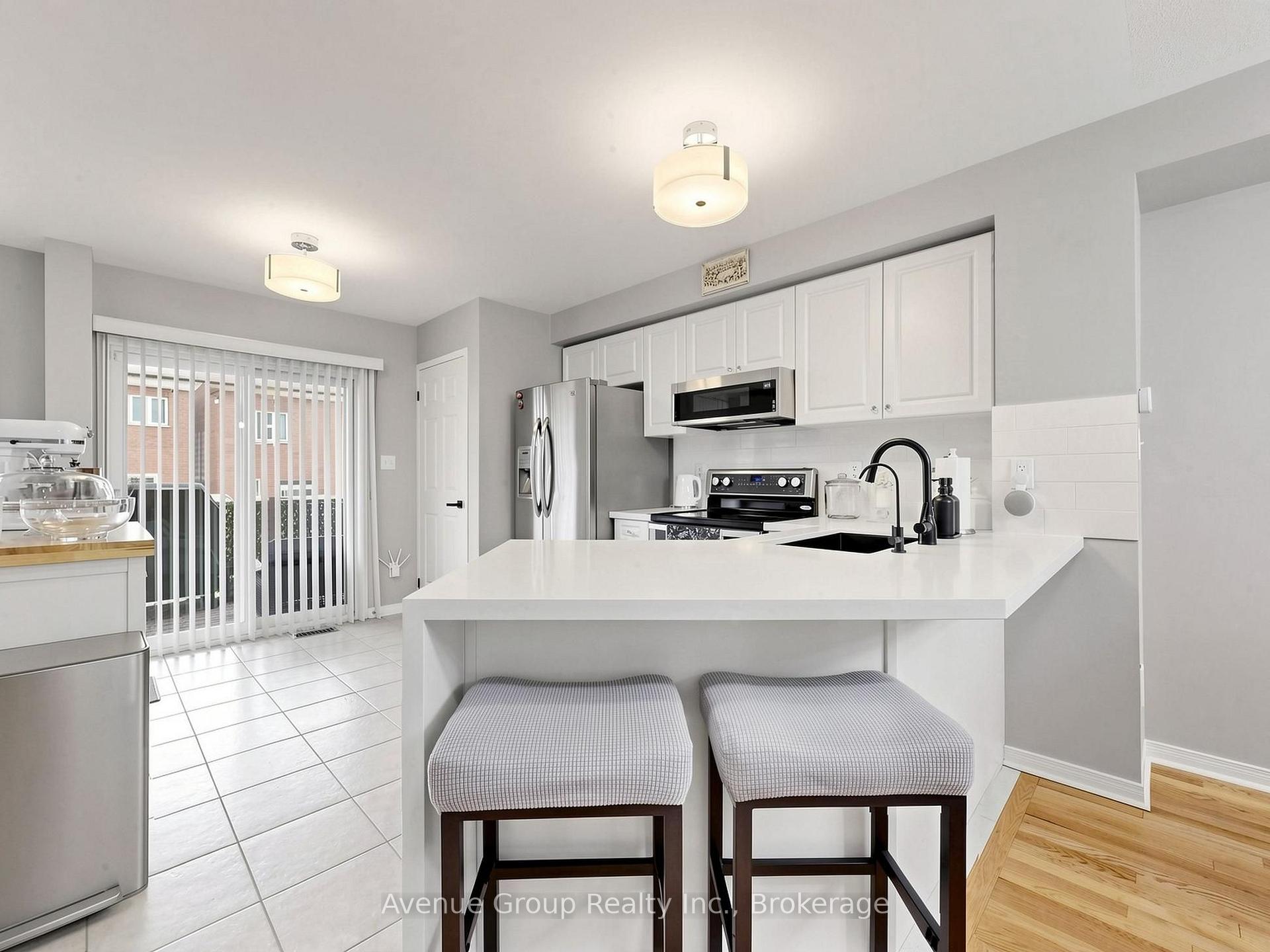 Photo 10 of 9 Adam Oates Heights, North York, Downsview-Roding-CFB — HOMEH