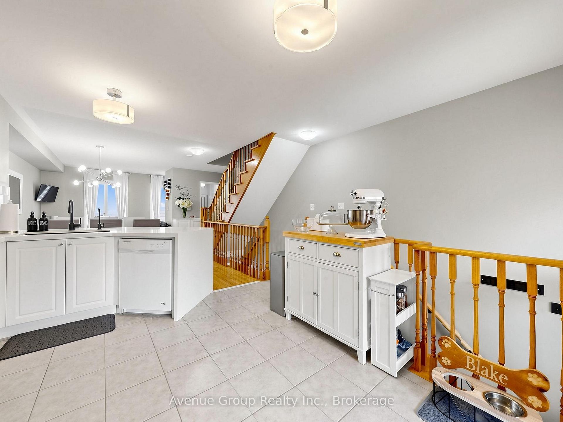 Photo 11 of 9 Adam Oates Heights, North York, Downsview-Roding-CFB — HOMEH
