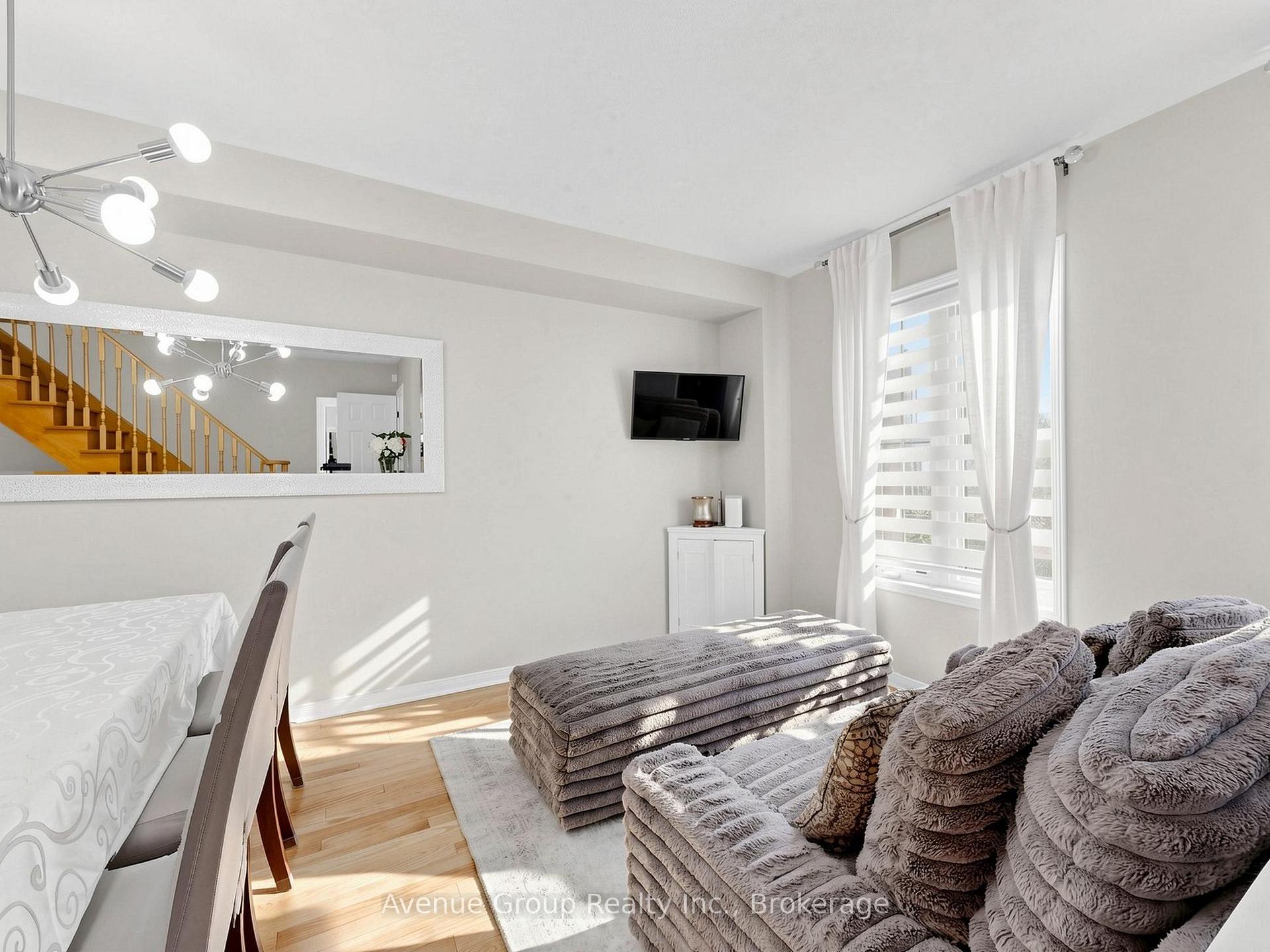 Photo 15 of 9 Adam Oates Heights, North York, Downsview-Roding-CFB — HOMEH