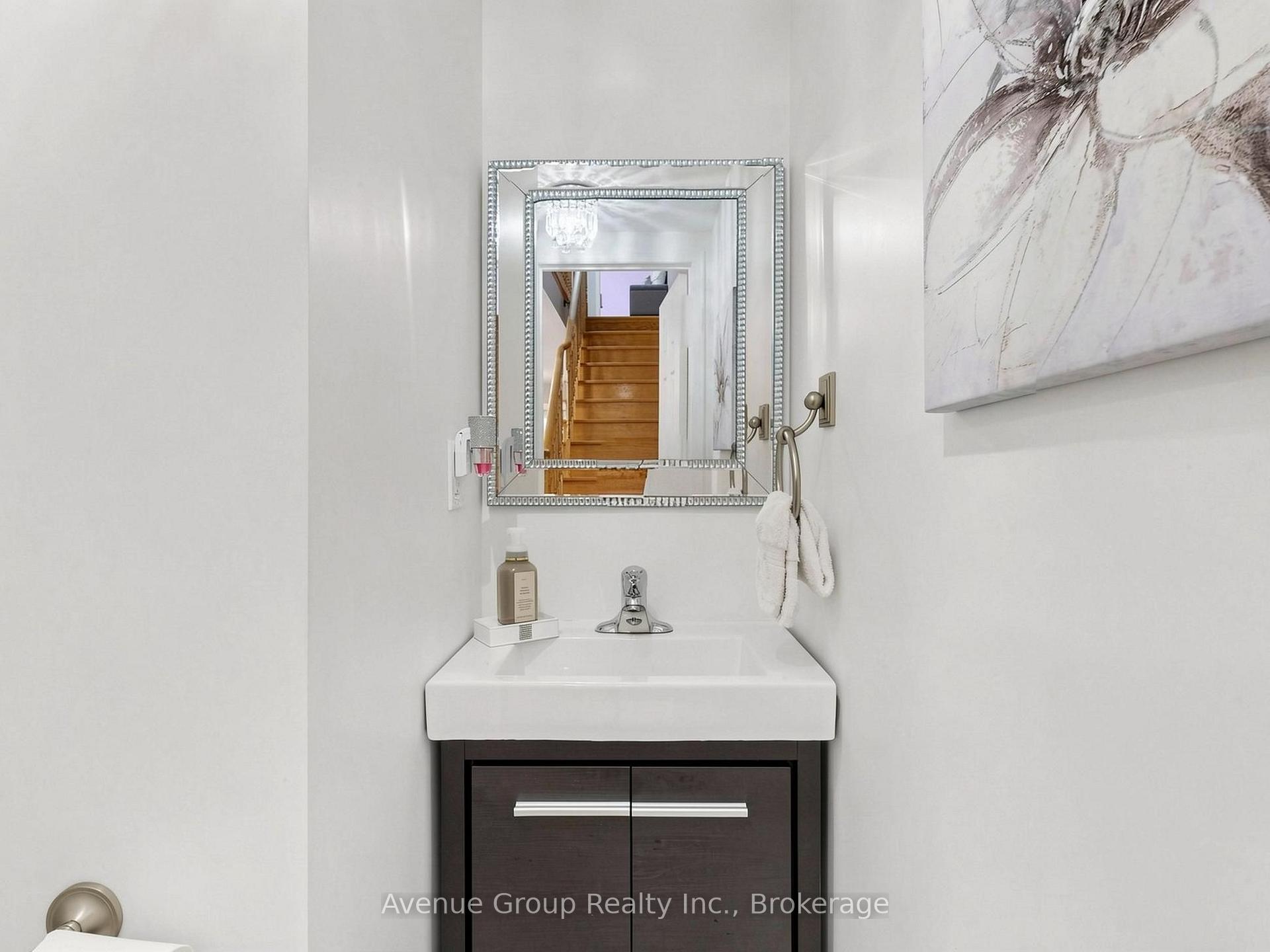 Photo 18 of 9 Adam Oates Heights, North York, Downsview-Roding-CFB — HOMEH