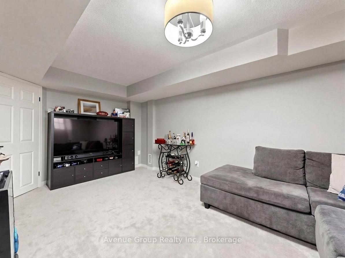 Photo 32 of 9 Adam Oates Heights, North York, Downsview-Roding-CFB — HOMEH