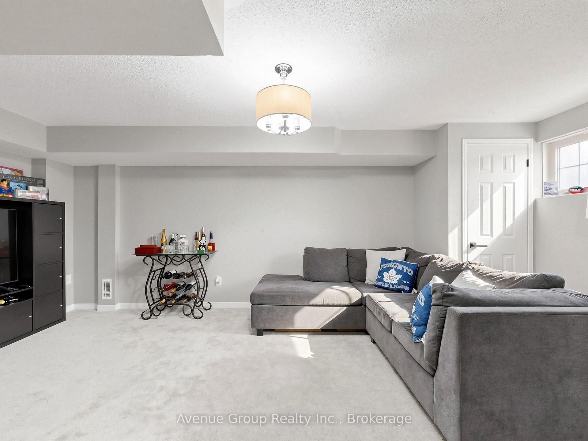 Photo 34 of 9 Adam Oates Heights, North York, Downsview-Roding-CFB — HOMEH