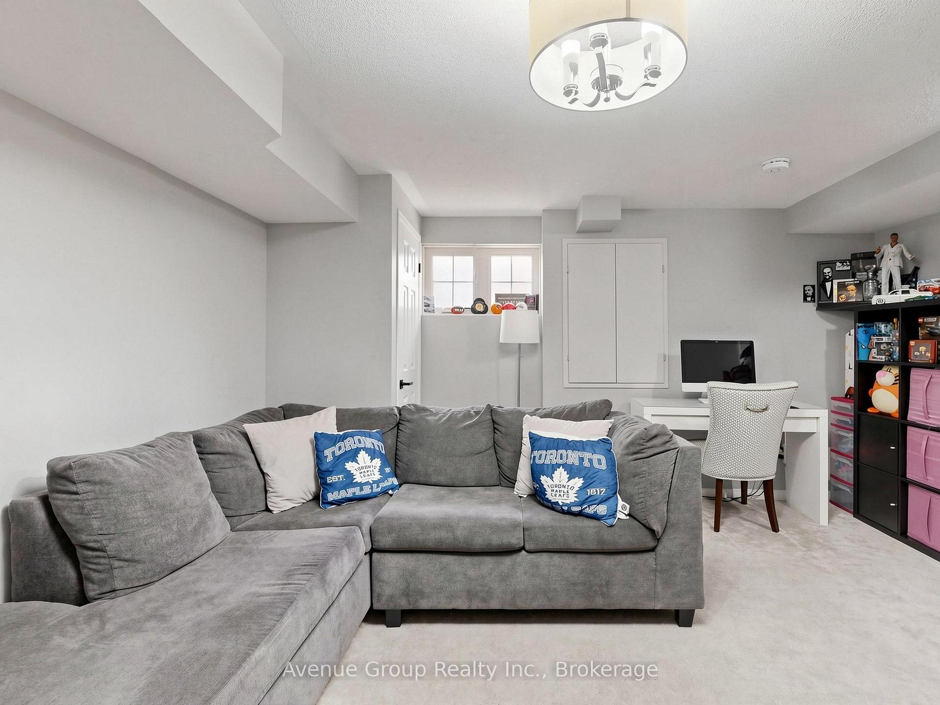 Photo 35 of 9 Adam Oates Heights, North York, Downsview-Roding-CFB — HOMEH