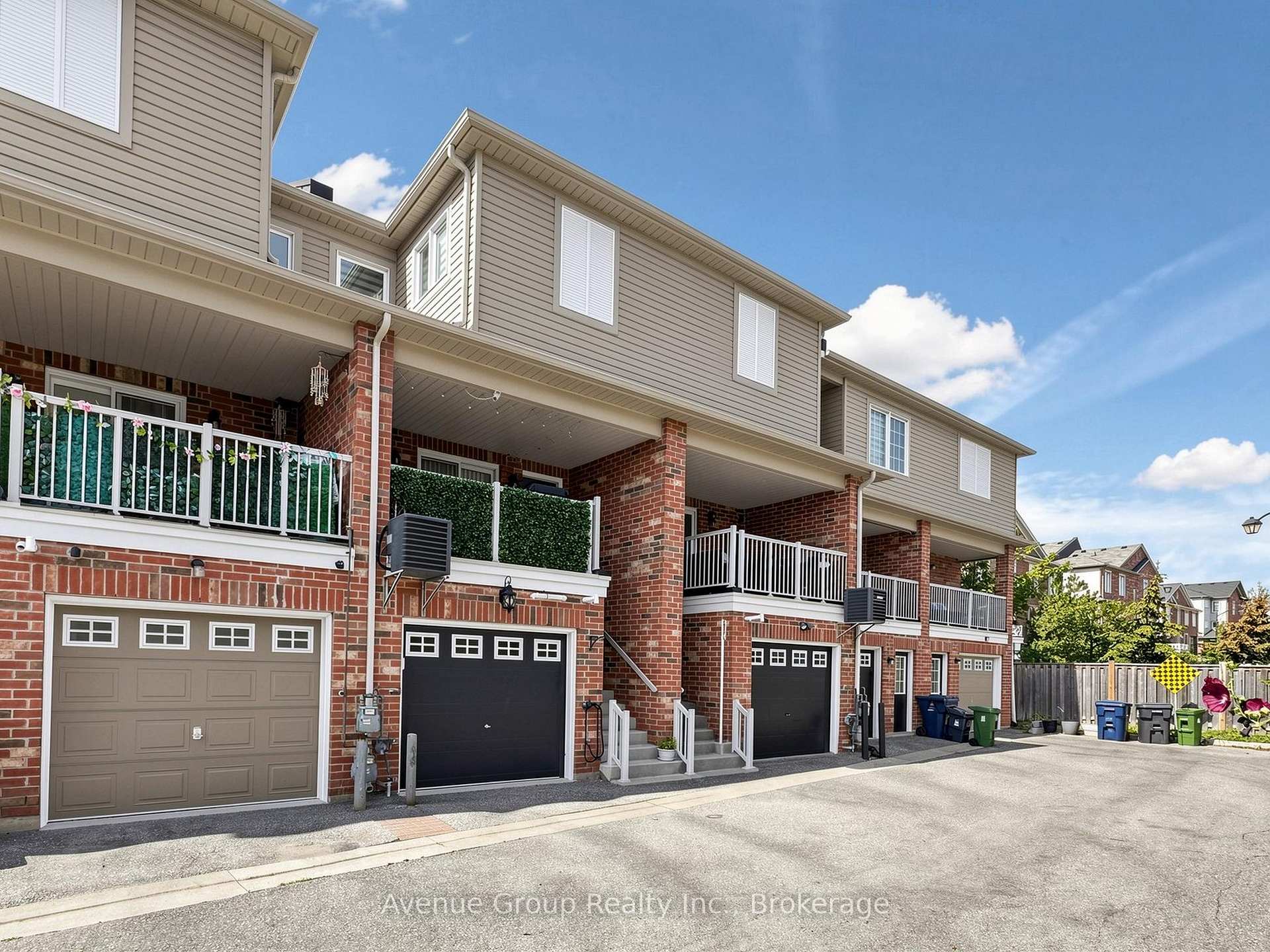 Photo 39 of 9 Adam Oates Heights, North York, Downsview-Roding-CFB — HOMEH