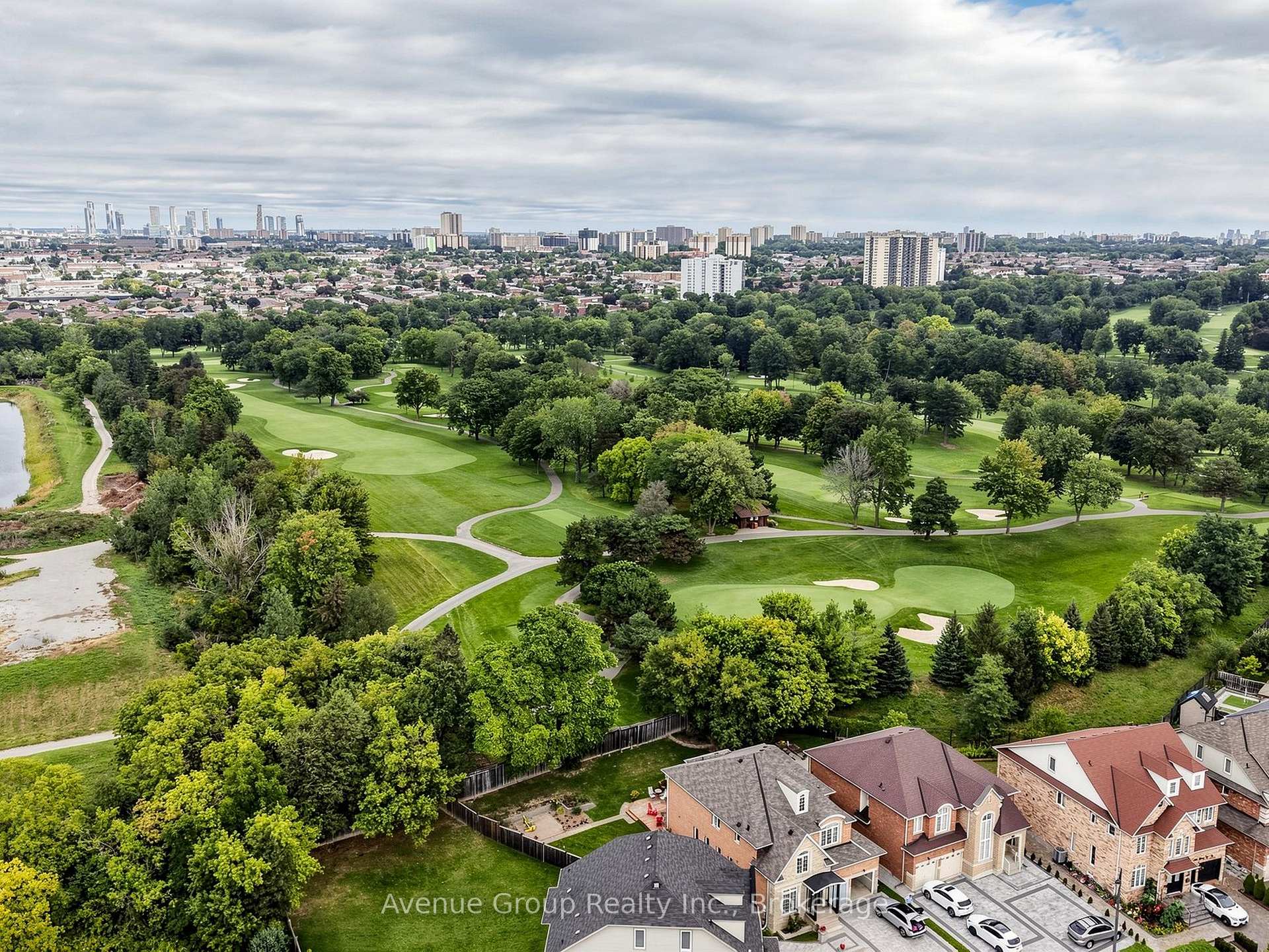 Photo 42 of 9 Adam Oates Heights, North York, Downsview-Roding-CFB — HOMEH
