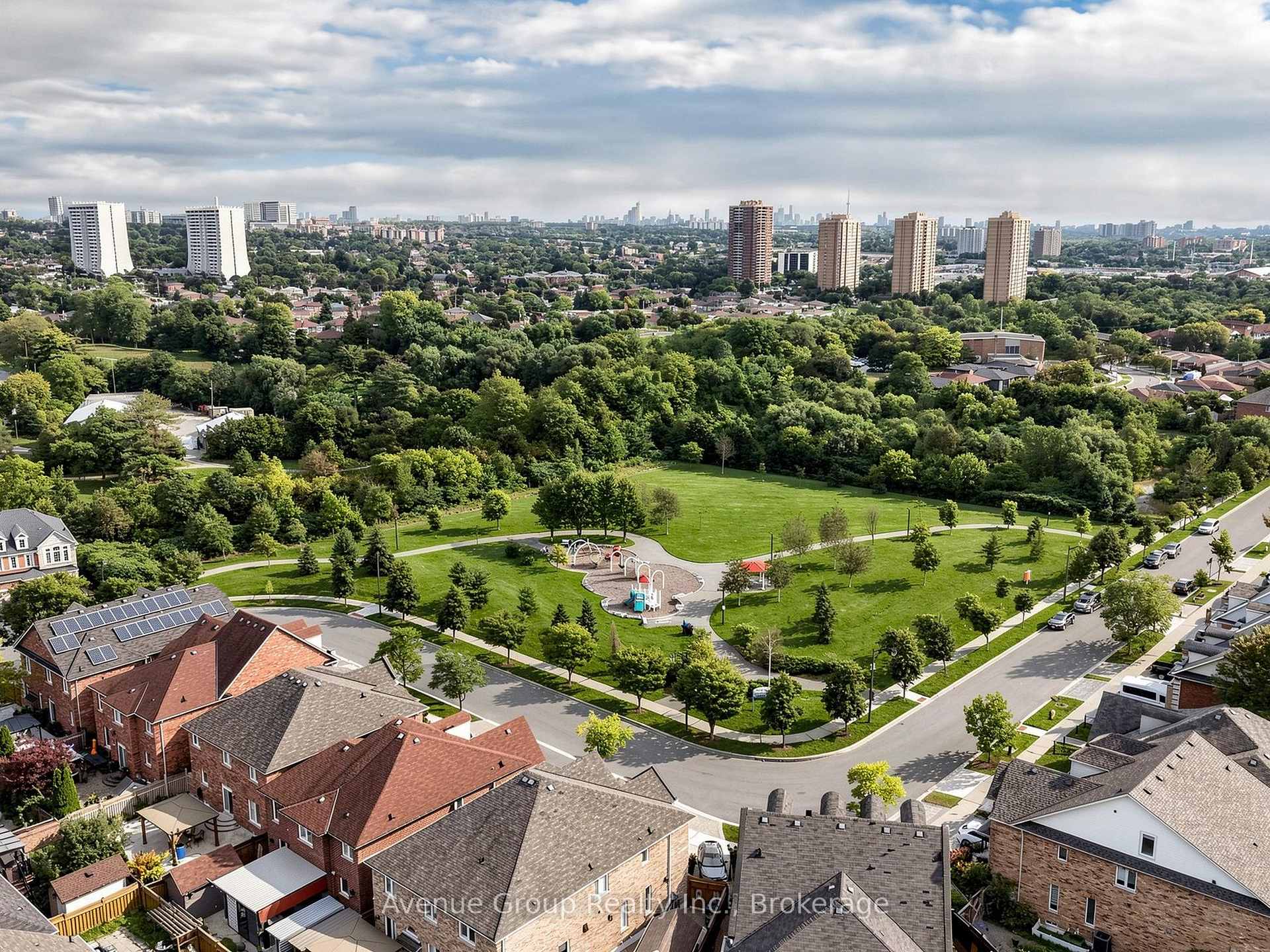 Photo 43 of 9 Adam Oates Heights, North York, Downsview-Roding-CFB — HOMEH