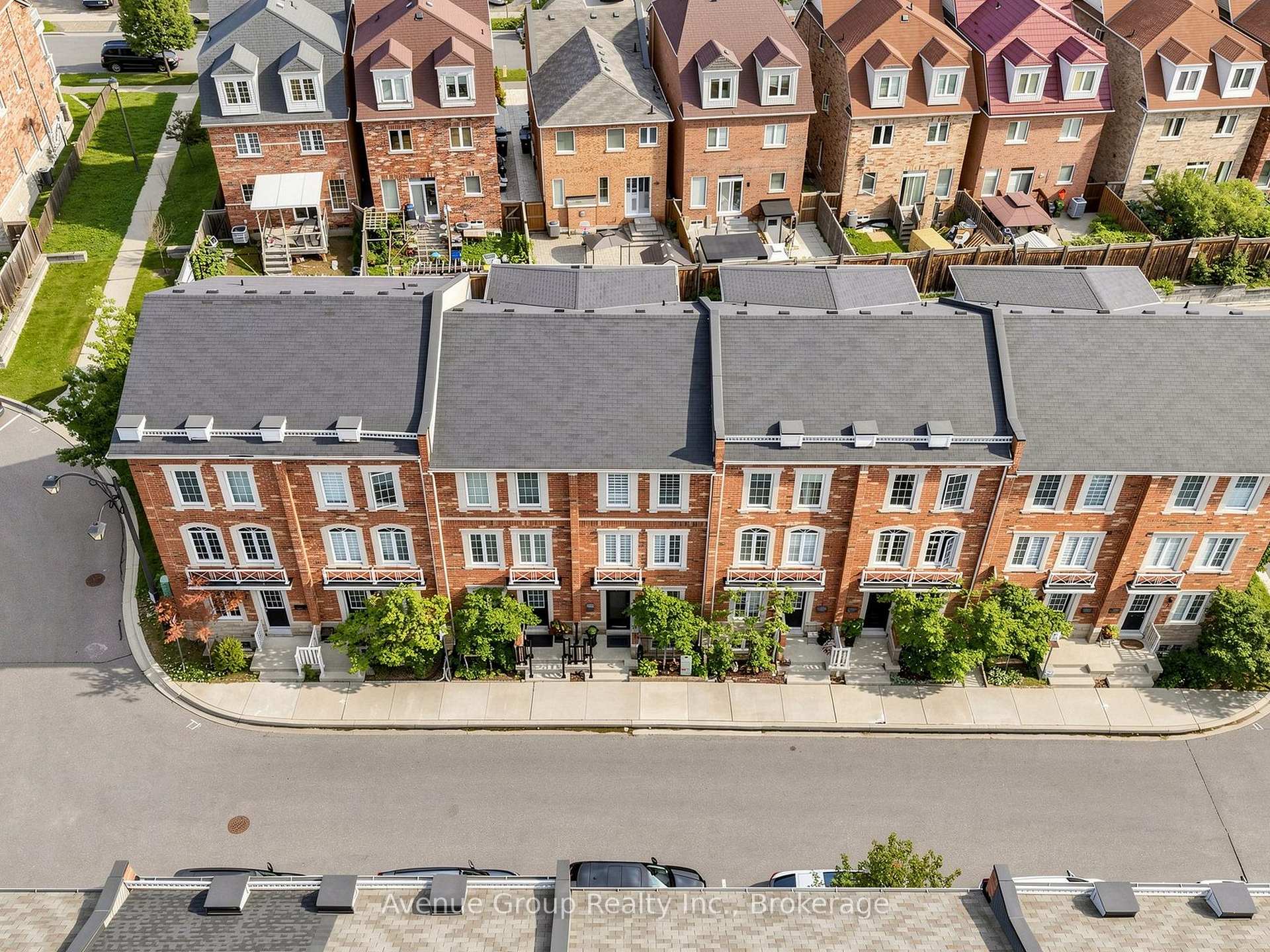Photo 46 of 9 Adam Oates Heights, North York, Downsview-Roding-CFB — HOMEH