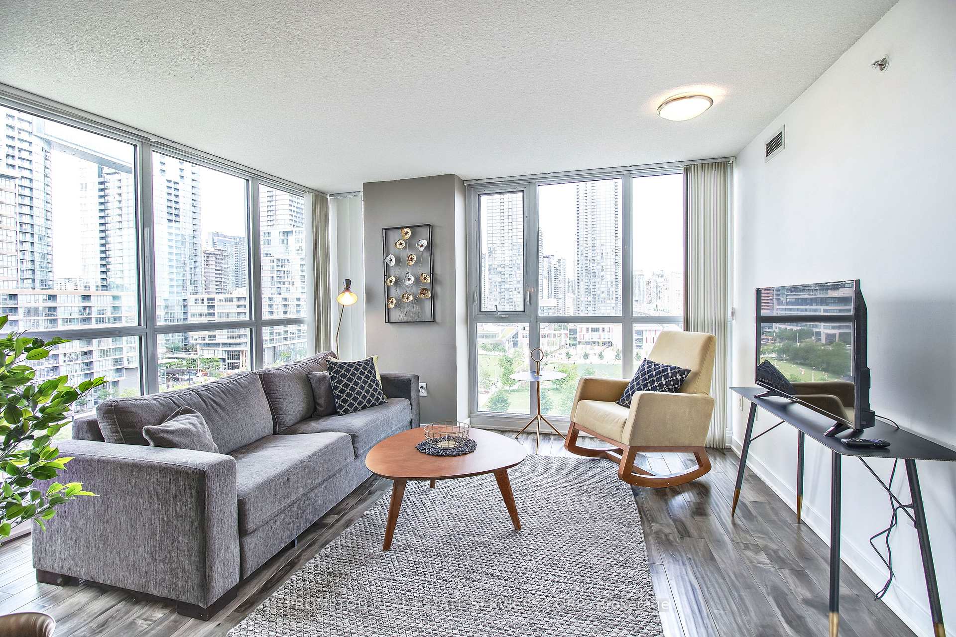 Photo 11 of Unit 1101, 75 Queens Wharf Road, Toronto, Waterfront Communities — HOMEH