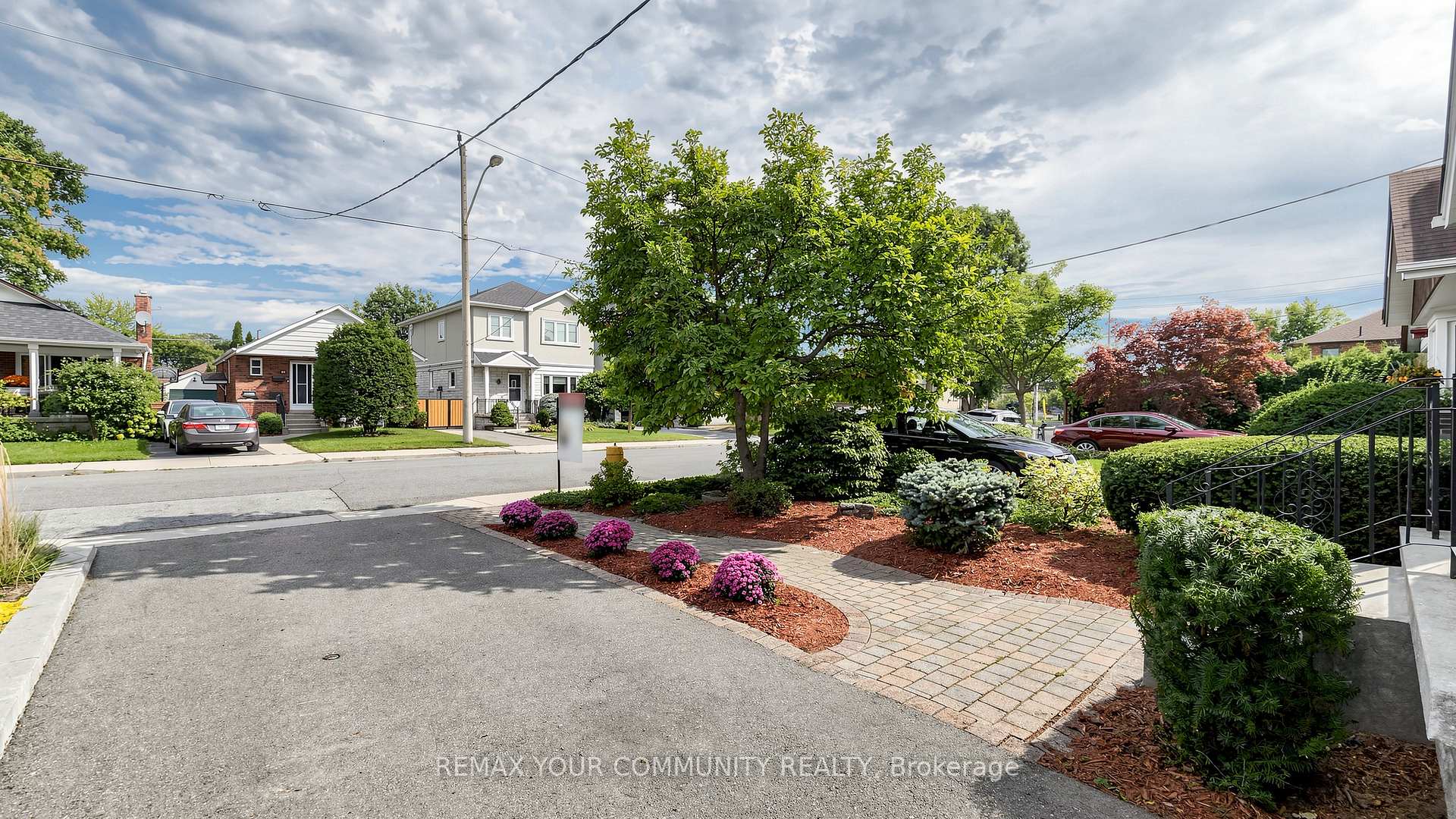 Photo 2 of 6 Athlone Road, Toronto, East York — HOMEH
