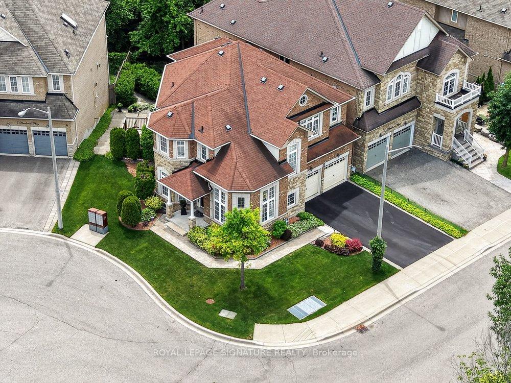 Photo 2 of 5 Broderick Place, Scarborough, Clairlea-Birchmount — HOMEH
