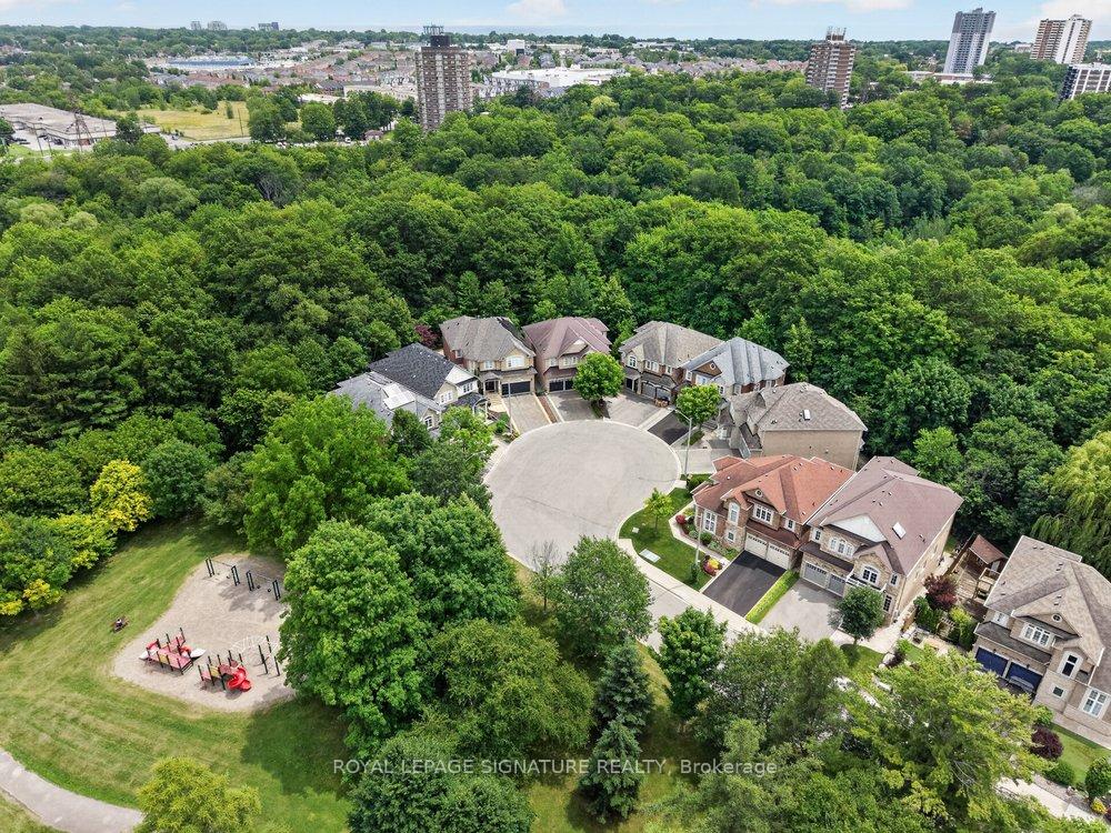 Photo 4 of 5 Broderick Place, Scarborough, Clairlea-Birchmount — HOMEH