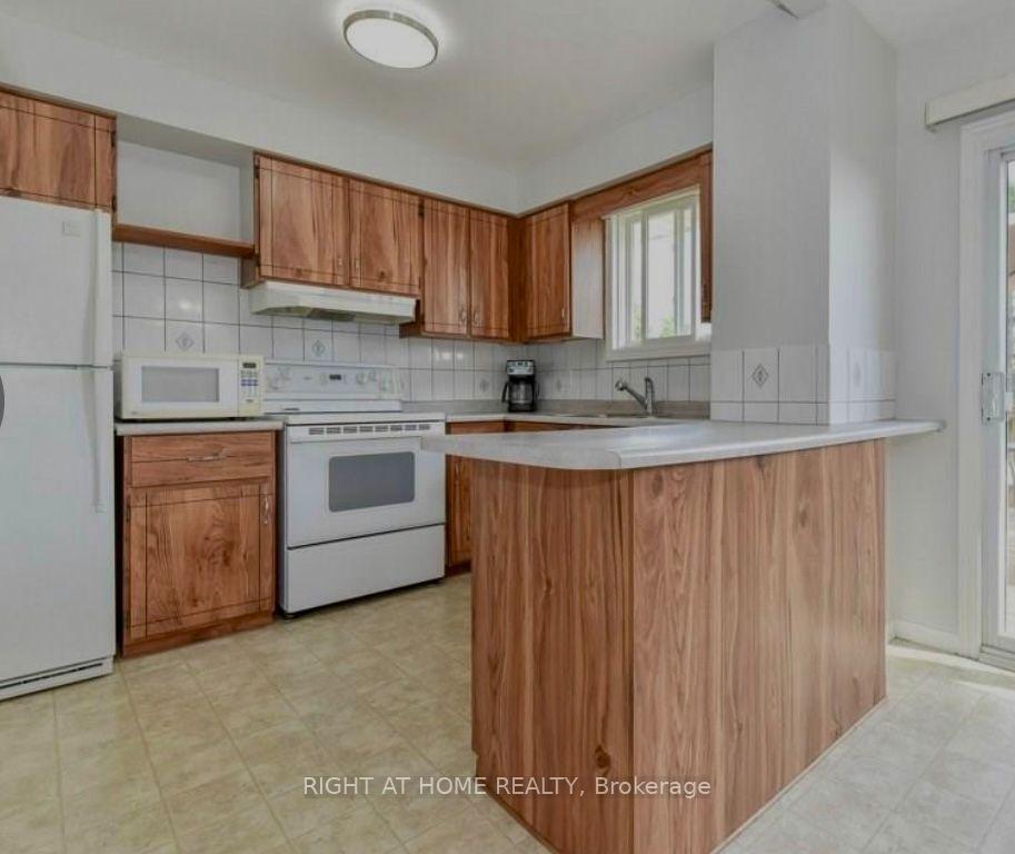Photo 2 of 113 Southwood Drive, Kitchener, Country Hills — HOMEH