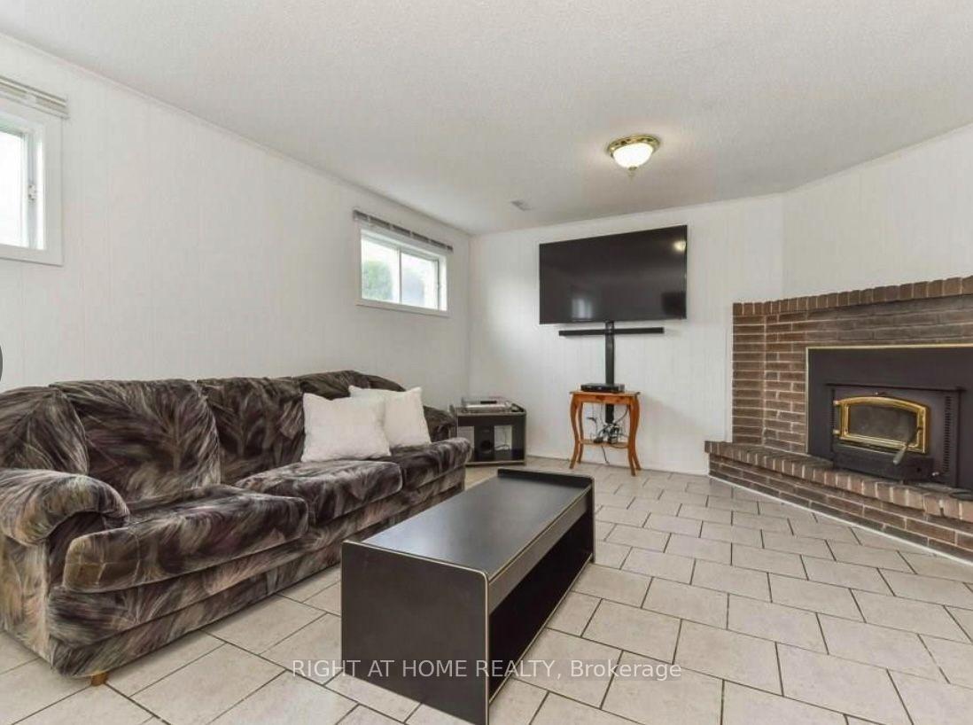 Photo 4 of 113 Southwood Drive, Kitchener, Country Hills — HOMEH