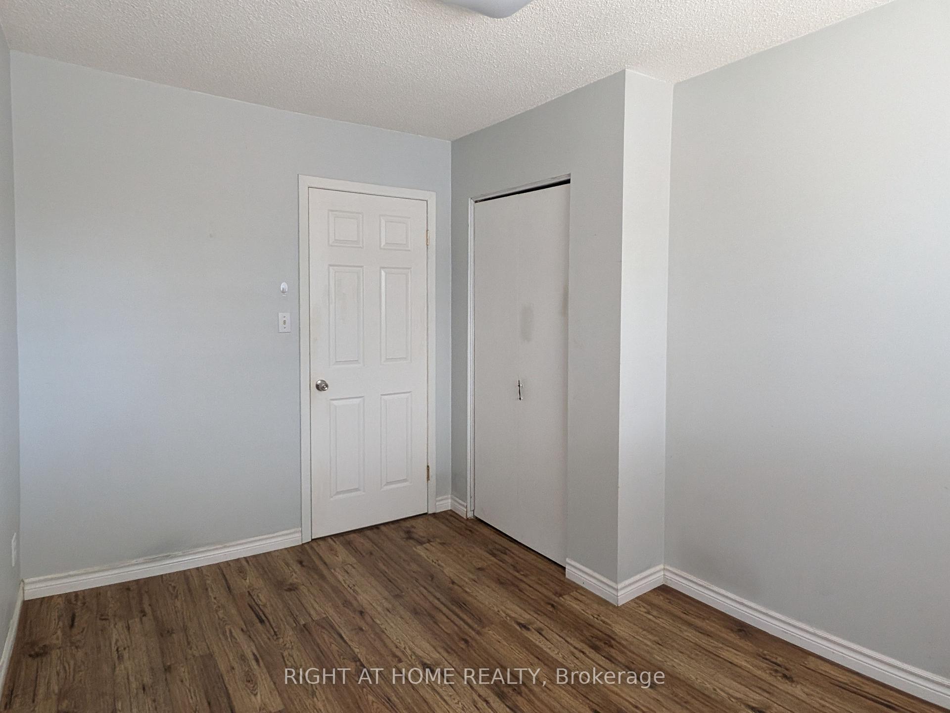 Photo 6 of 113 Southwood Drive, Kitchener, Country Hills — HOMEH