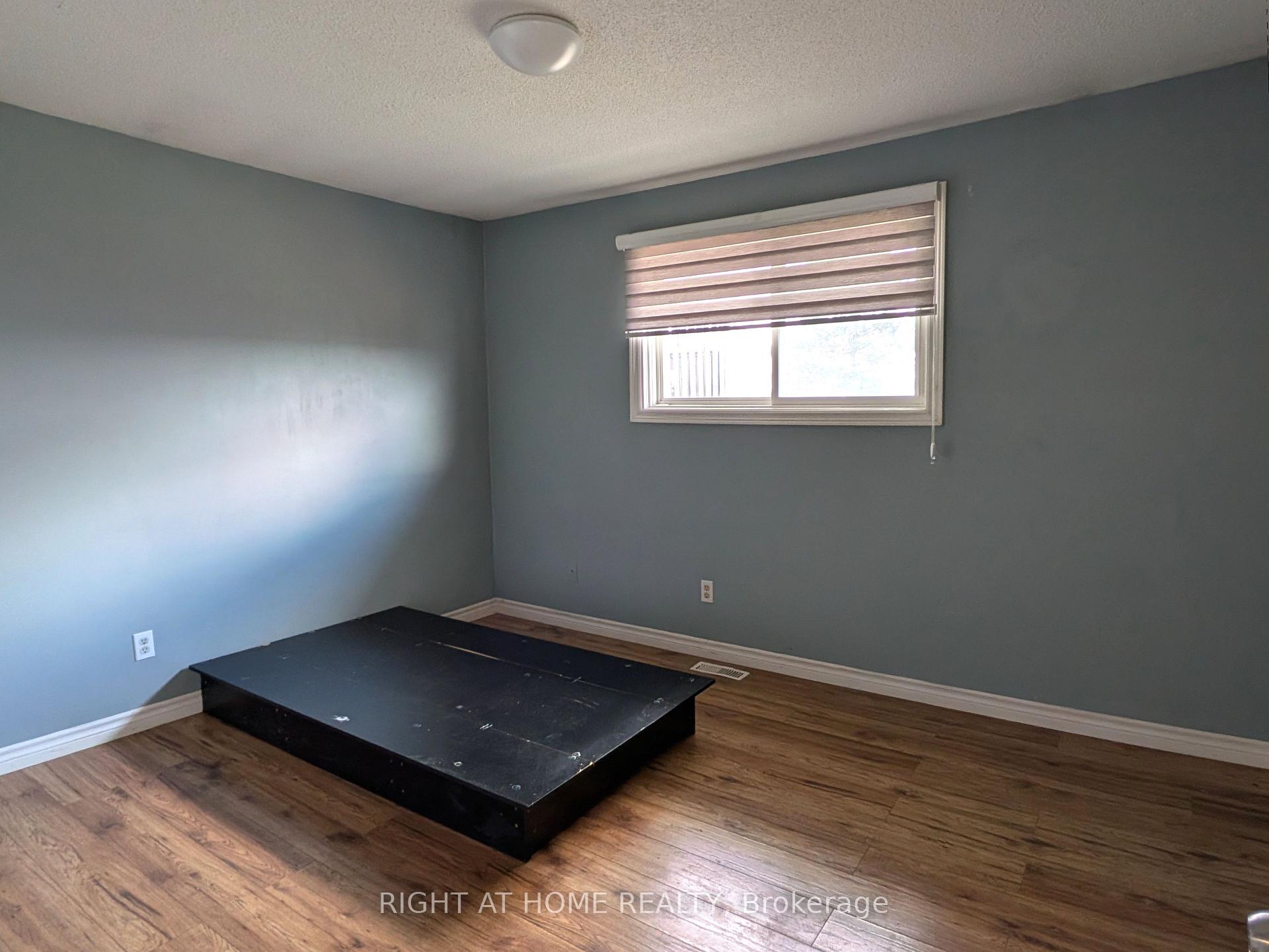 Photo 7 of 113 Southwood Drive, Kitchener, Country Hills — HOMEH