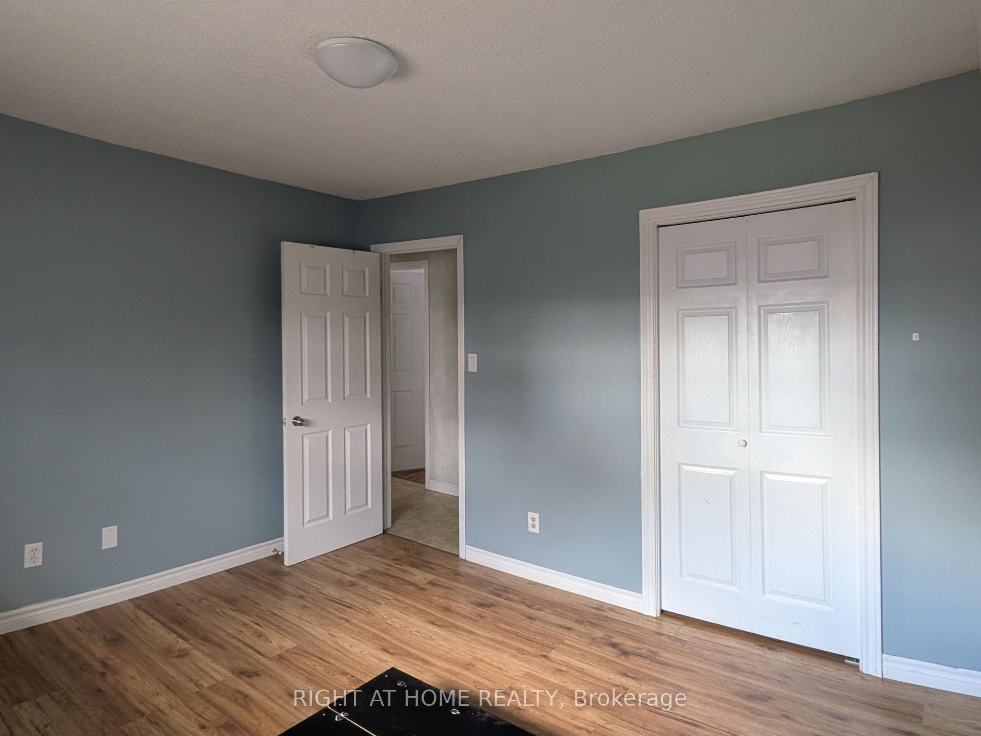 Photo 8 of 113 Southwood Drive, Kitchener, Country Hills — HOMEH