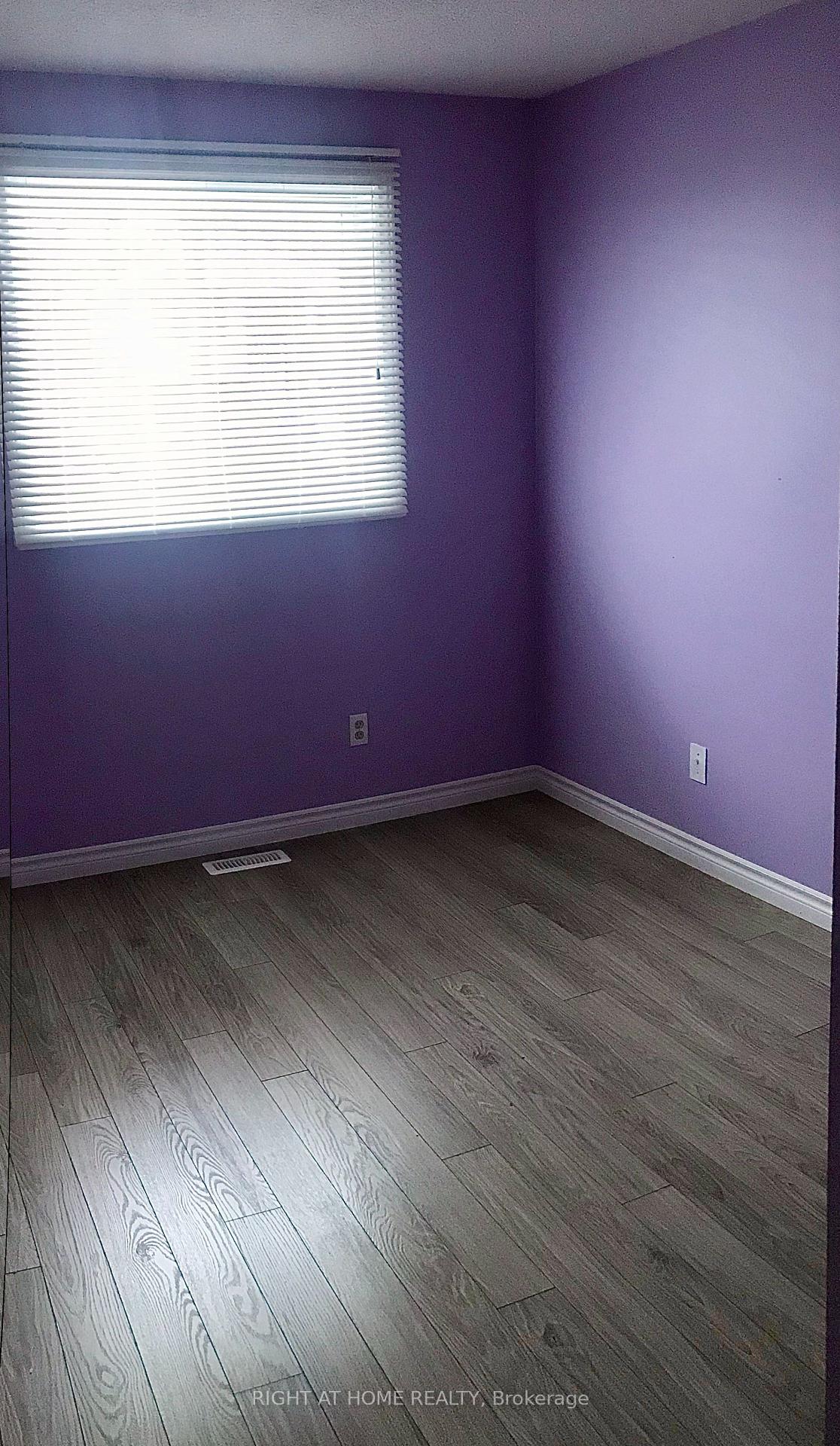 Photo 9 of 113 Southwood Drive, Kitchener, Country Hills — HOMEH