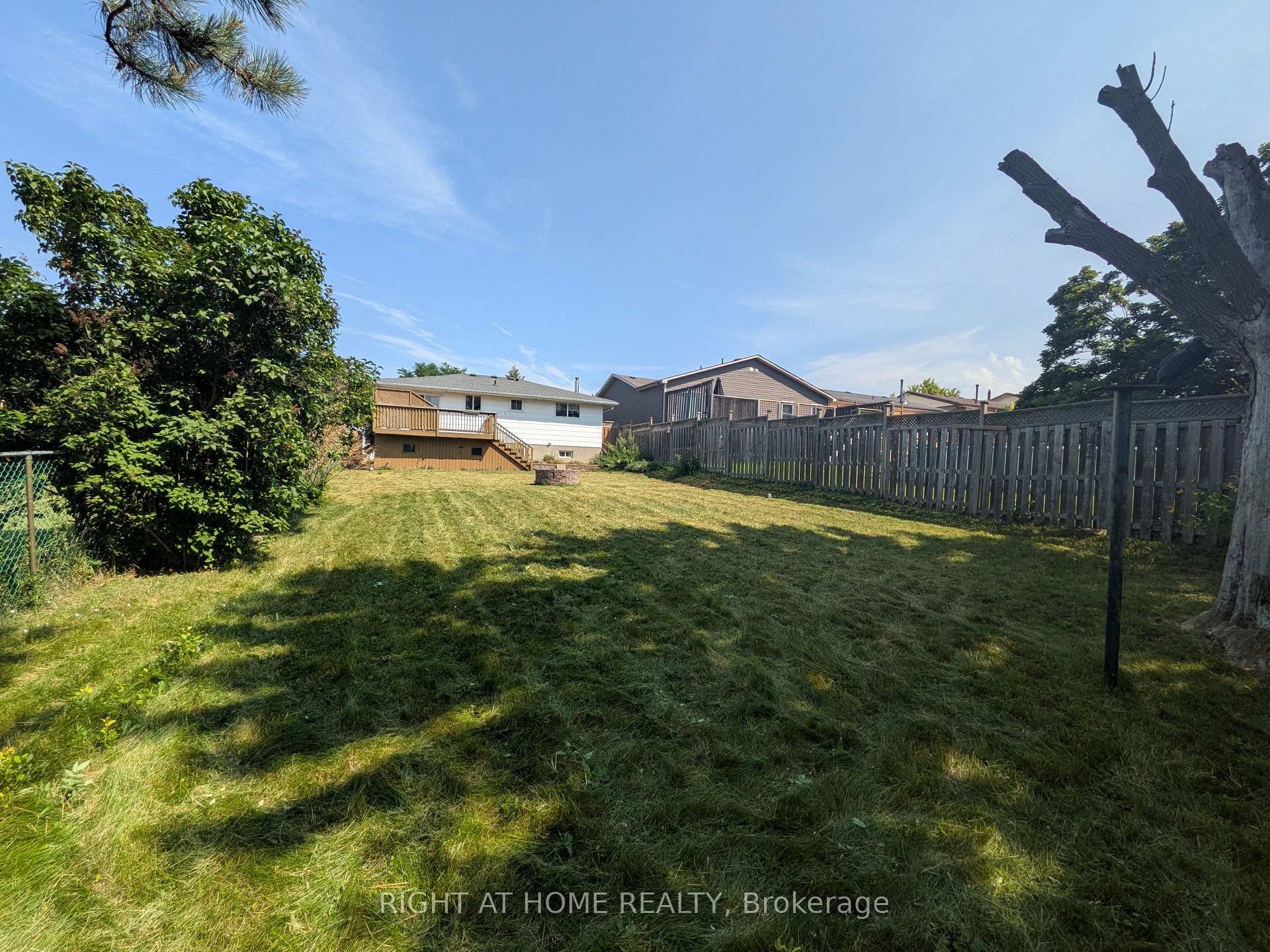 Photo 13 of 113 Southwood Drive, Kitchener, Country Hills — HOMEH